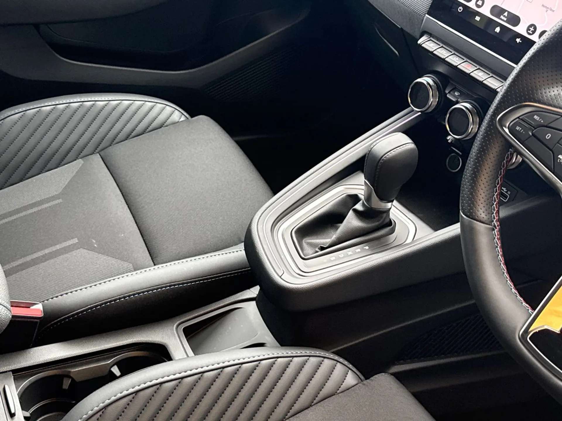 2025 RENAULT CLIO 2025 RENAULT CLIO