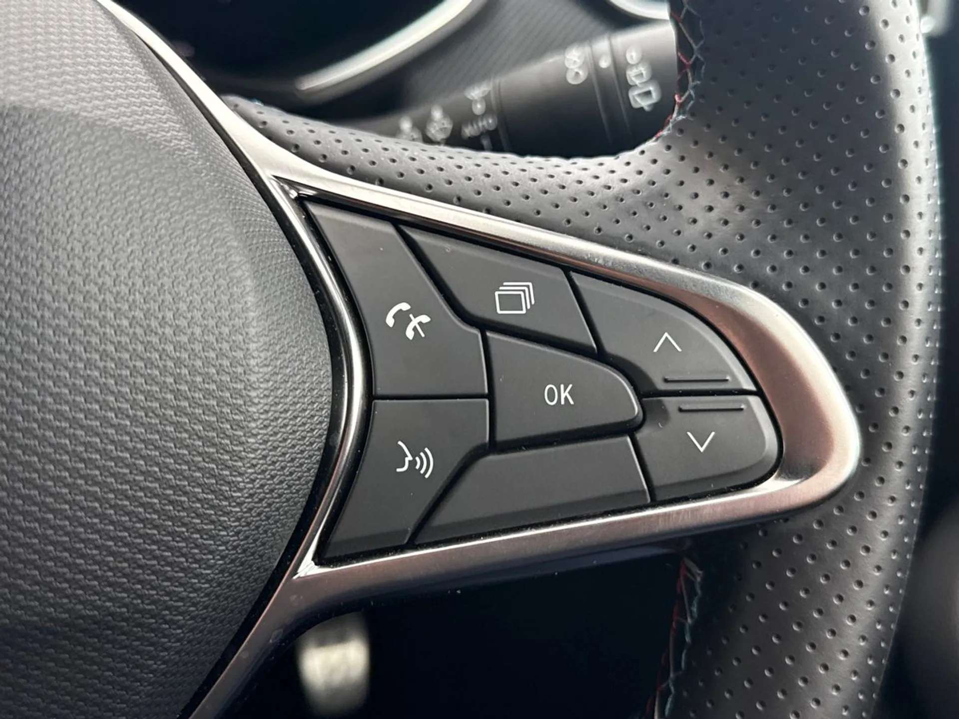 2025 RENAULT CLIO 2025 RENAULT CLIO