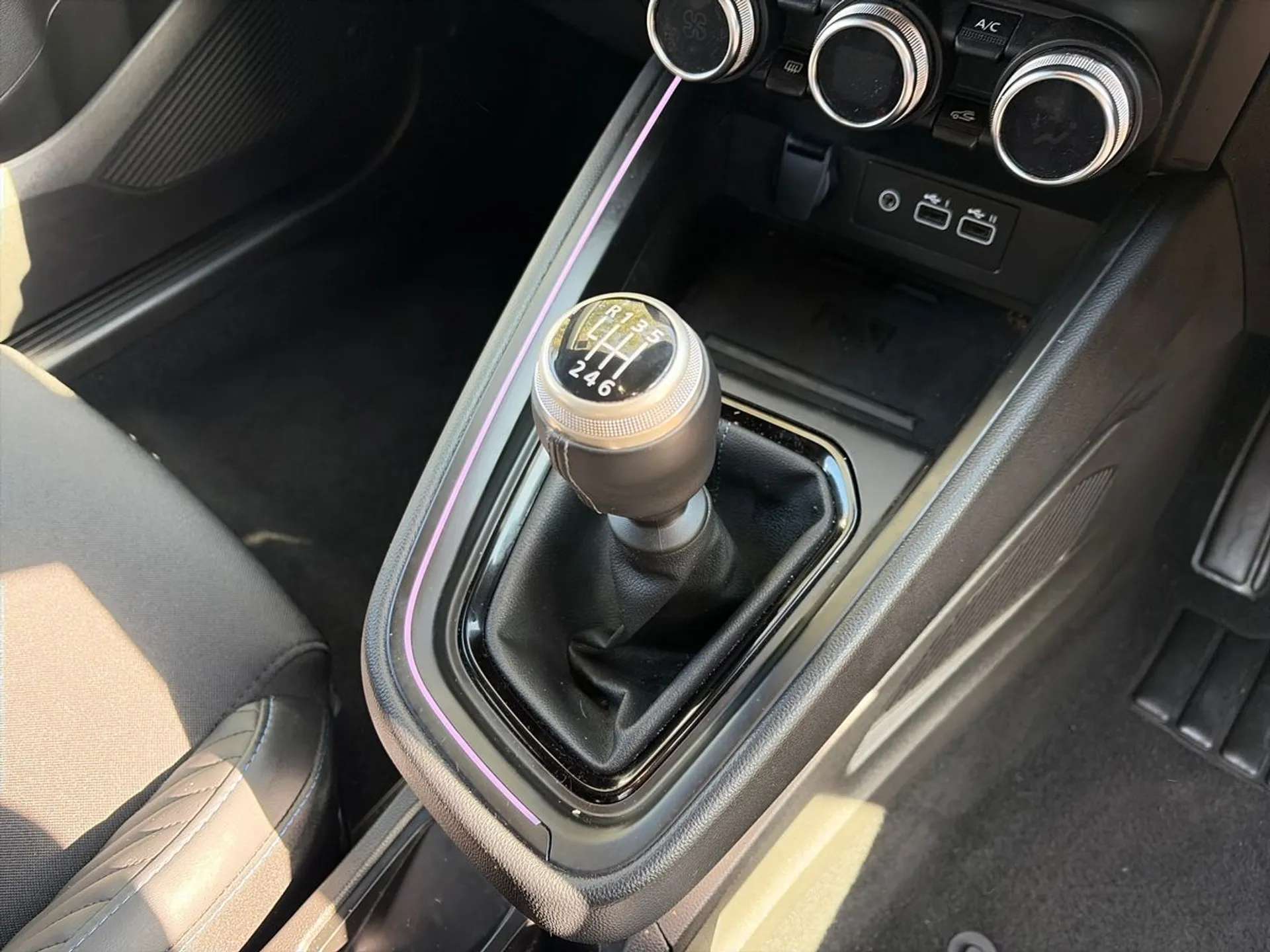 2025 RENAULT CLIO 2025 RENAULT CLIO