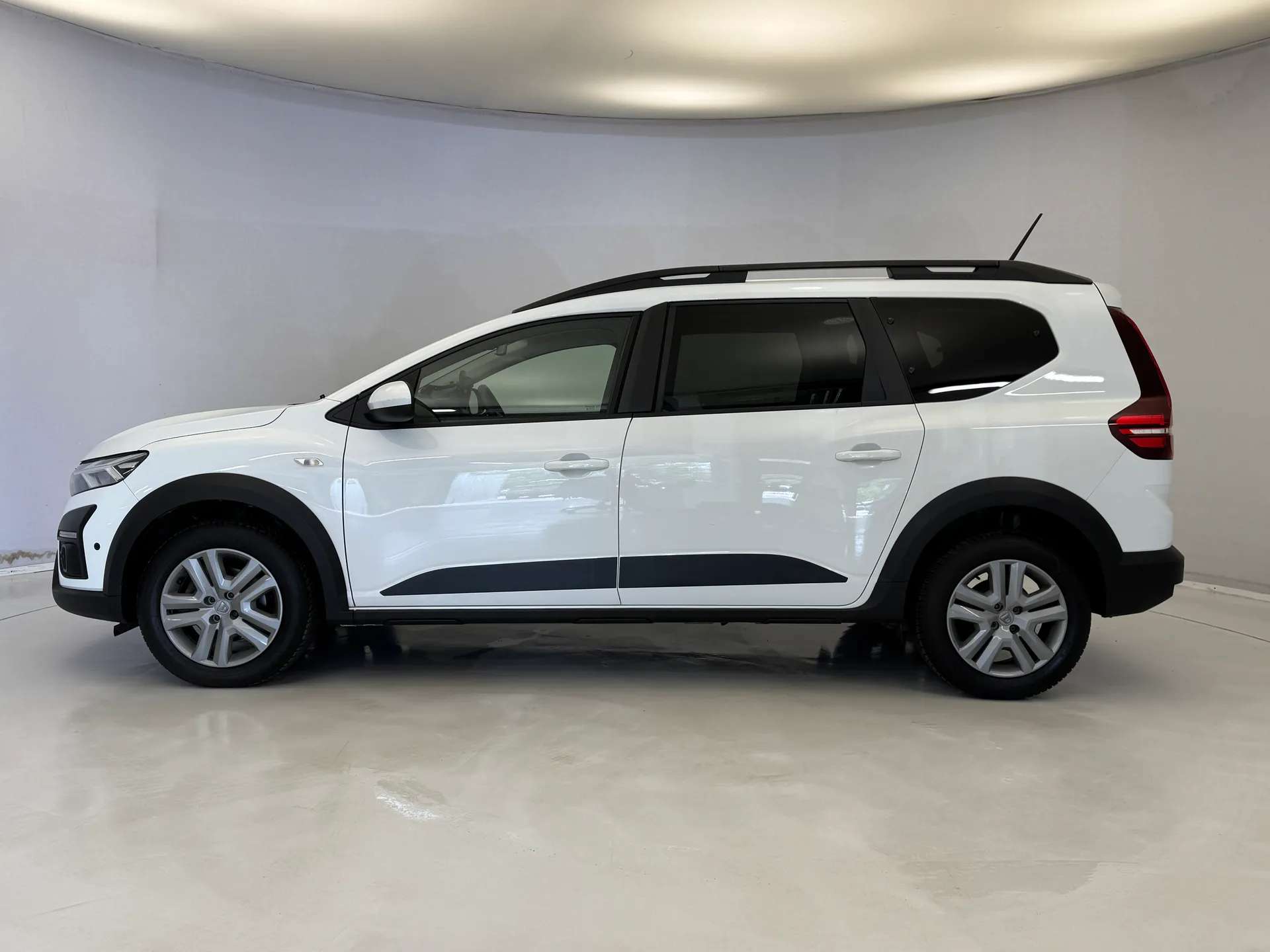 A 2022 DACIA JOGGER 1.0 TCe Comfort 5dr A 2022 DACIA JOGGER 1.0 TCe Comfort 5dr