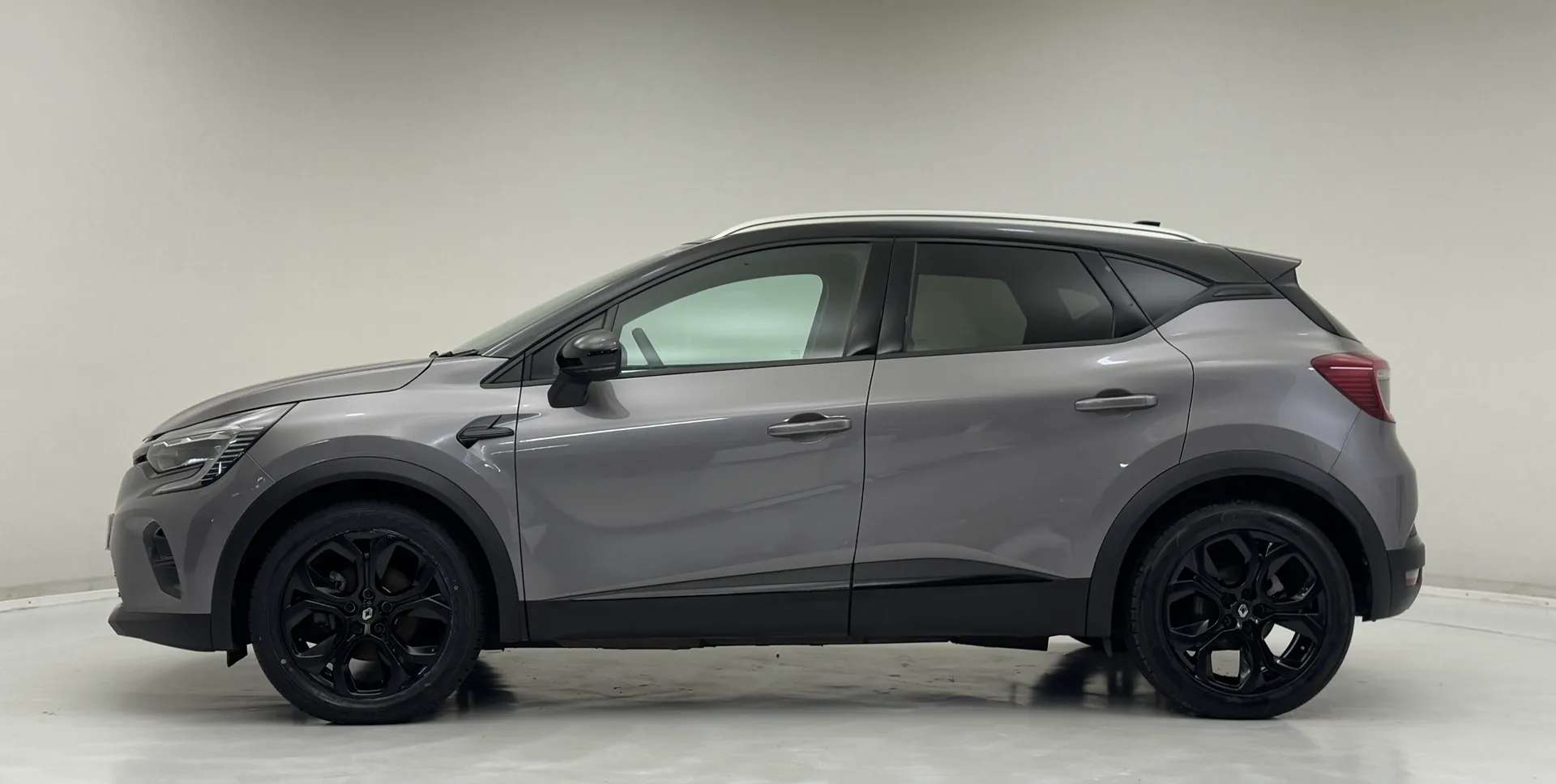 A 2022 RENAULT CAPTUR 1.6 E-Tech full hybrid 145 Rive Gauche 5dr Auto A 2022 RENAULT CAPTUR 1.6 E-Tech full hybrid 145 Rive Gauche 5dr Auto