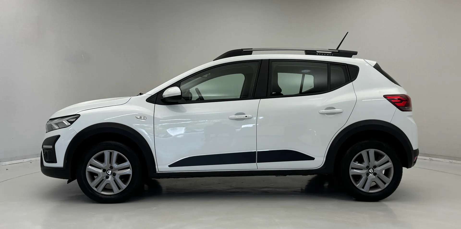 A 2022 DACIA SANDERO STEPWAY 1.0 TCe Comfort 5dr A 2022 DACIA SANDERO STEPWAY 1.0 TCe Comfort 5dr