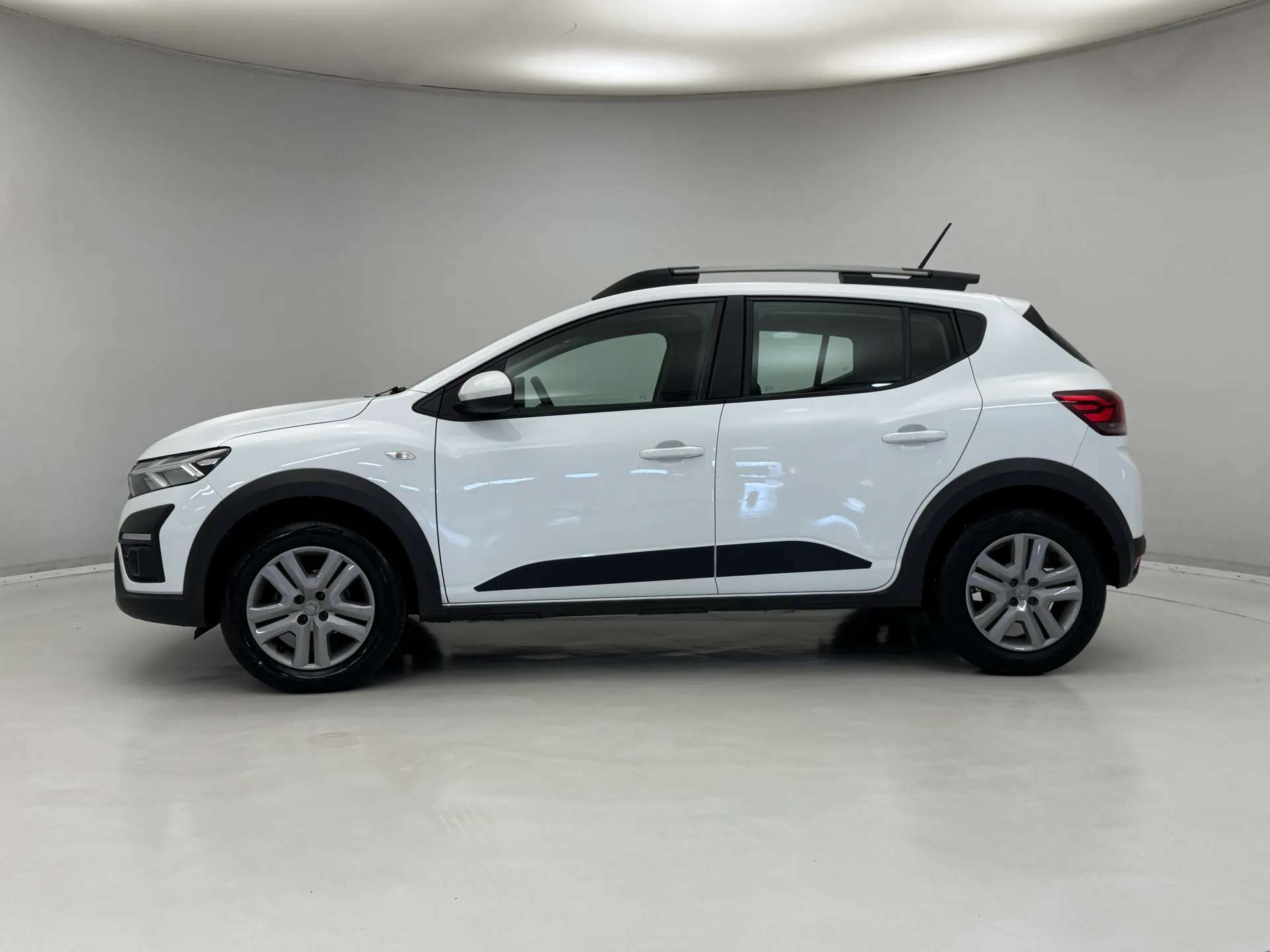 A 2022 DACIA SANDERO STEPWAY 1.0 TCe Comfort 5dr A 2022 DACIA SANDERO STEPWAY 1.0 TCe Comfort 5dr