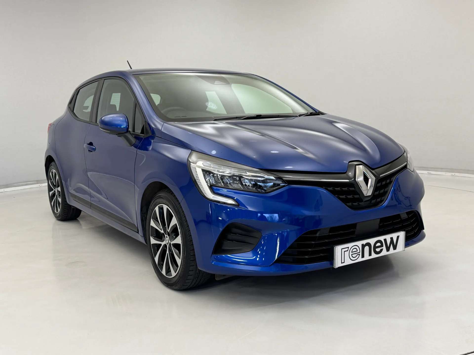 A 2022 RENAULT CLIO 1.6 E-TECH Hybrid 140 Iconic 5dr Auto A 2022 RENAULT CLIO 1.6 E-TECH Hybrid 140 Iconic 5dr Auto