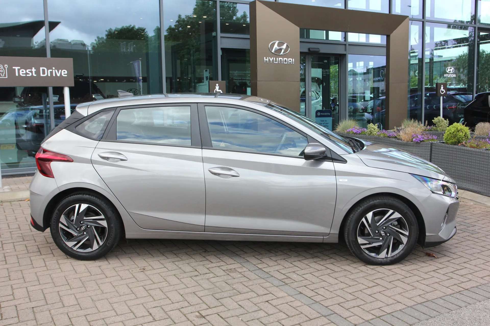A 2022 HYUNDAI I20 1.0T GDi 48V MHD SE Connect 5dr ZERO DEPOSIT FINANCE AVAILABLE A 2022 HYUNDAI I20 1.0T GDi 48V MHD SE Connect 5dr ZERO DEPOSIT FINANCE AVAILABLE