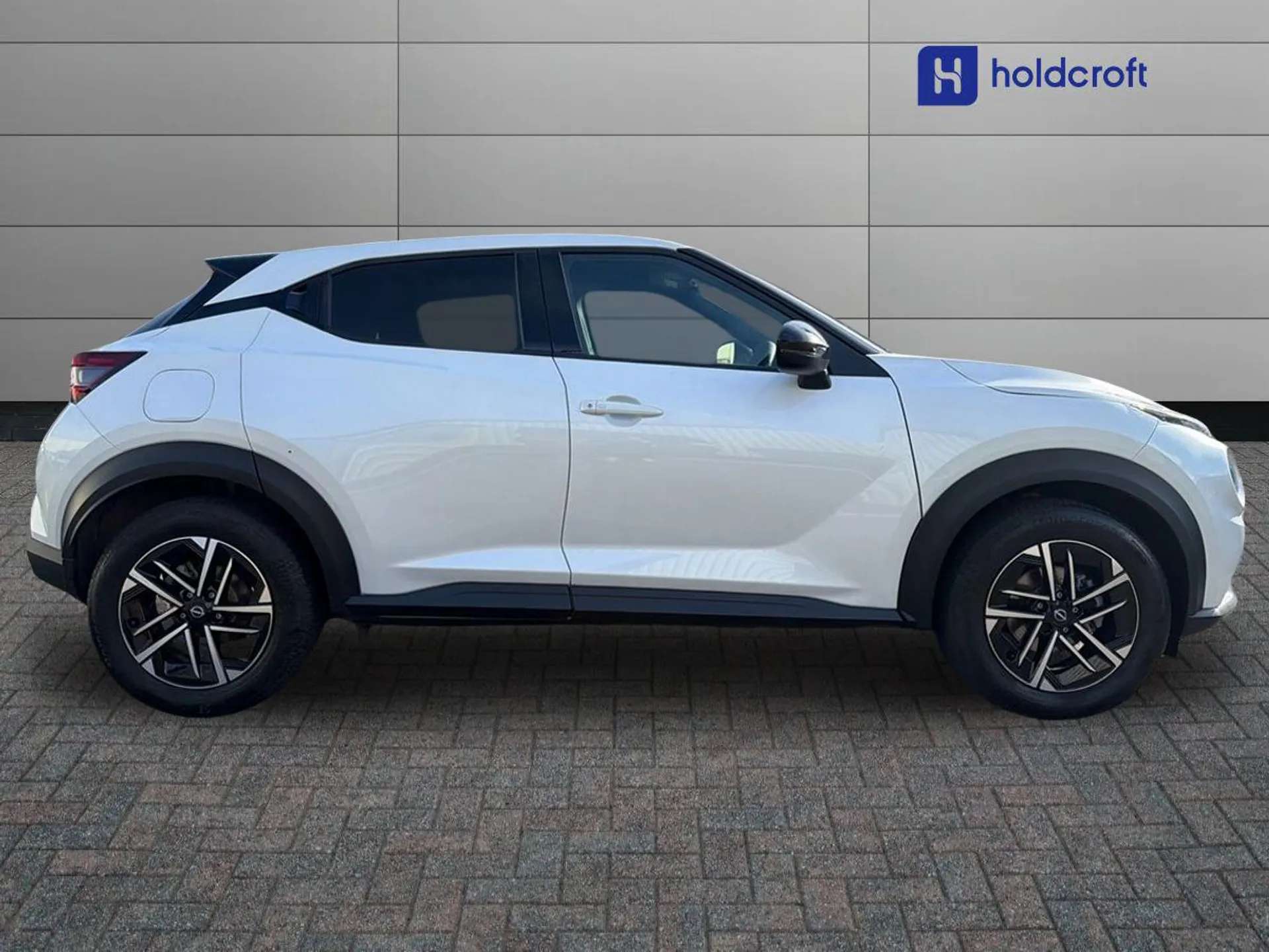 A 2024 NISSAN JUKE 1.0 DiG-T N-Connecta 5dr A 2024 NISSAN JUKE 1.0 DiG-T N-Connecta 5dr
