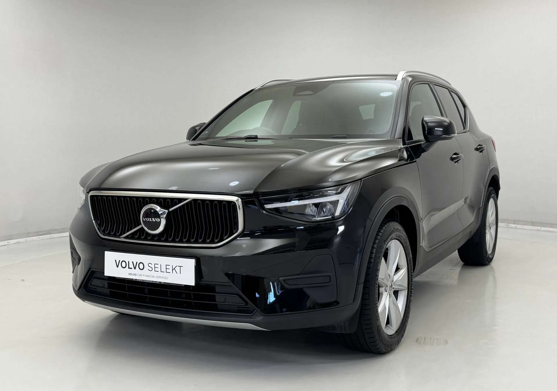 A 2022 VOLVO XC40 2.0 B3P Core 5dr Auto A 2022 VOLVO XC40 2.0 B3P Core 5dr Auto