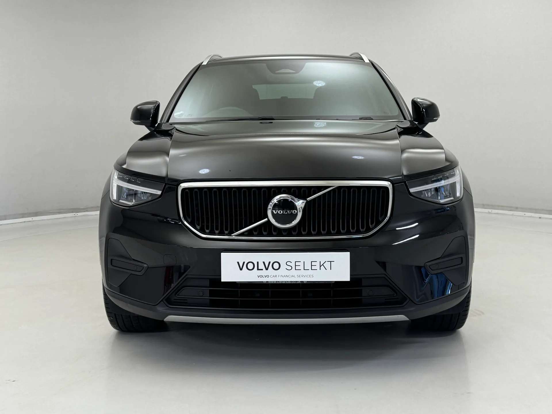 A 2022 VOLVO XC40 2.0 B3P Core 5dr Auto A 2022 VOLVO XC40 2.0 B3P Core 5dr Auto