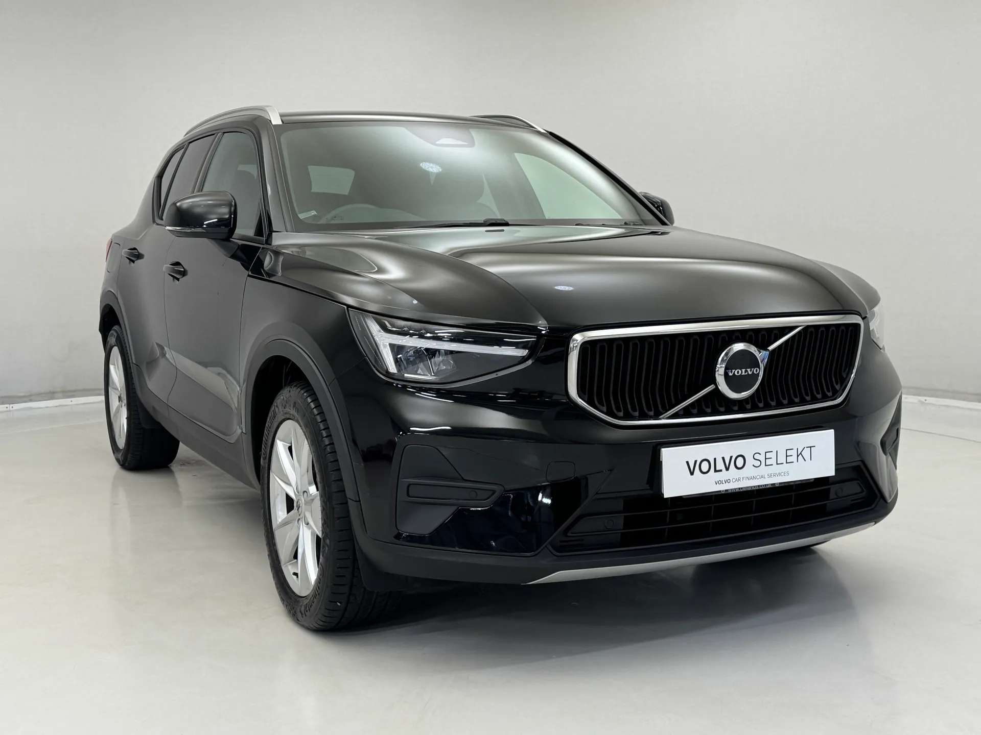A 2022 VOLVO XC40 2.0 B3P Core 5dr Auto A 2022 VOLVO XC40 2.0 B3P Core 5dr Auto