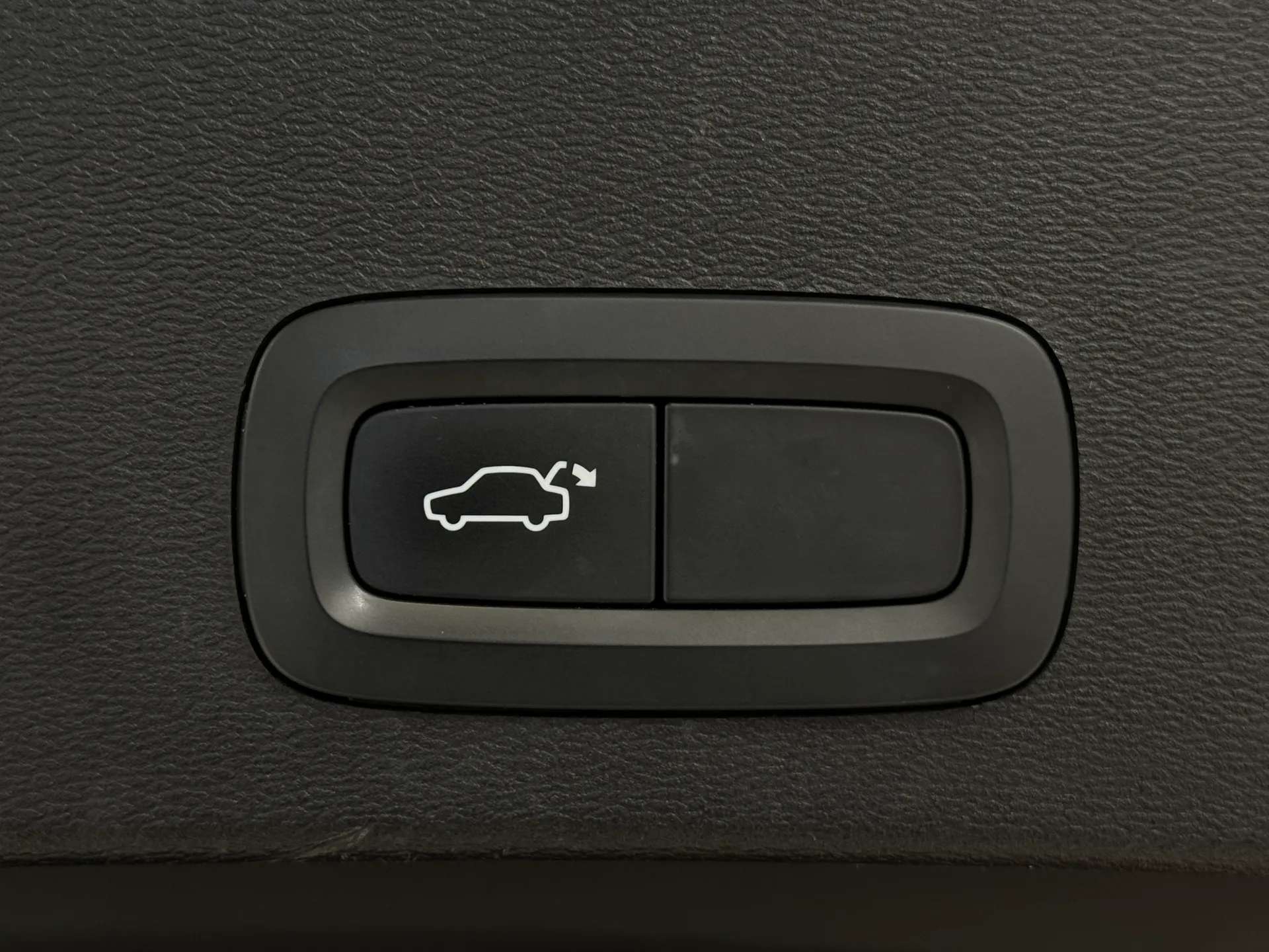 2022 VOLVO XC40 2022 VOLVO XC40