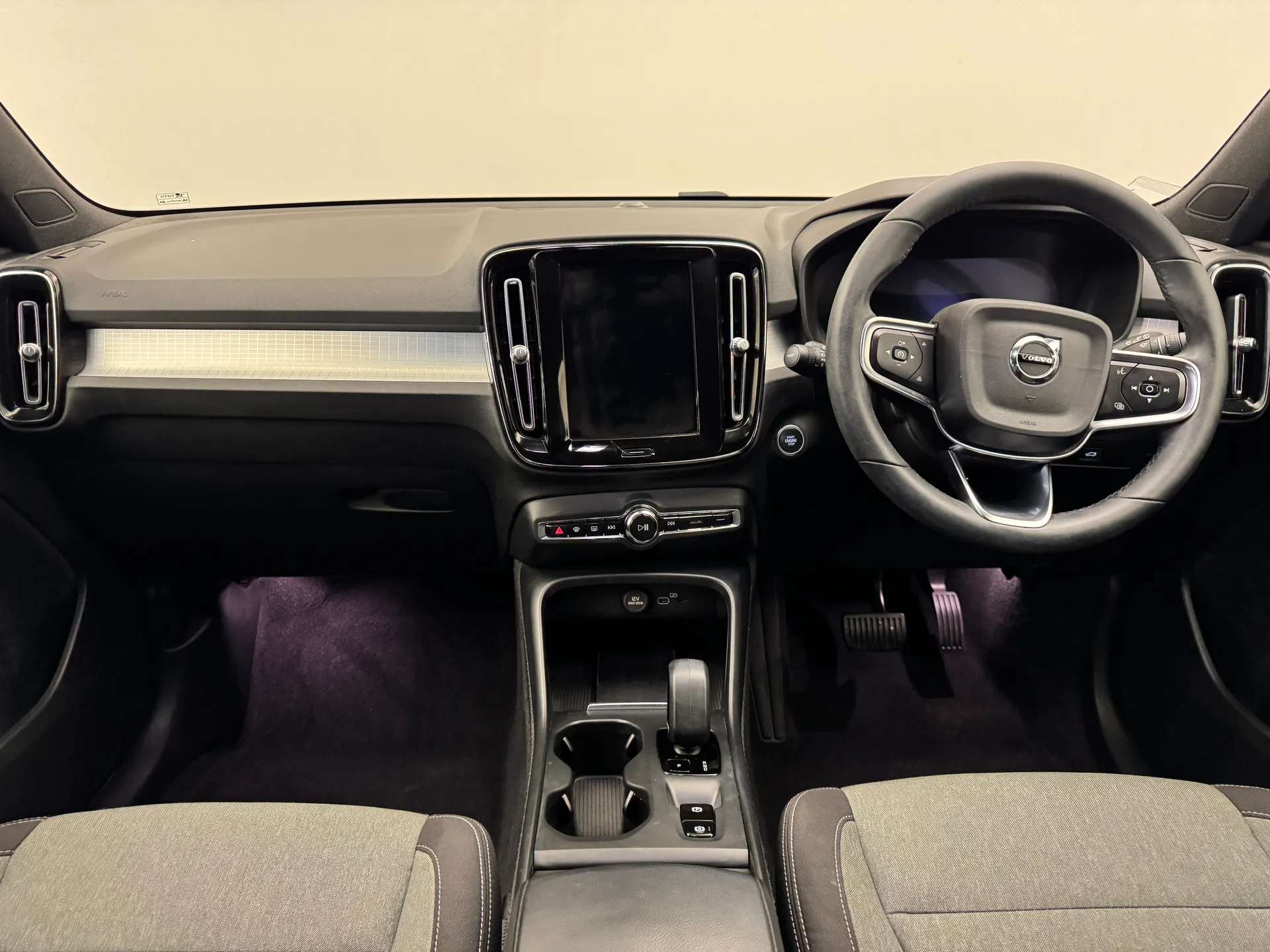 2022 VOLVO XC40 2022 VOLVO XC40