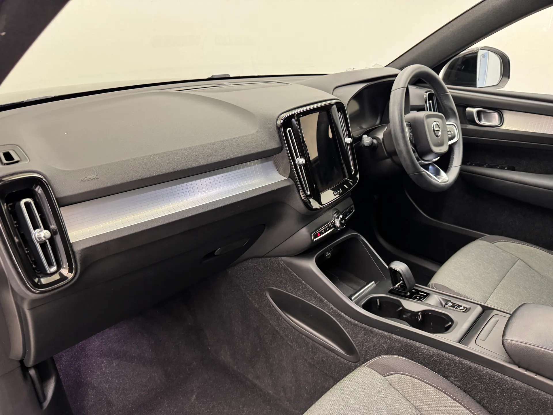 2022 VOLVO XC40 2022 VOLVO XC40