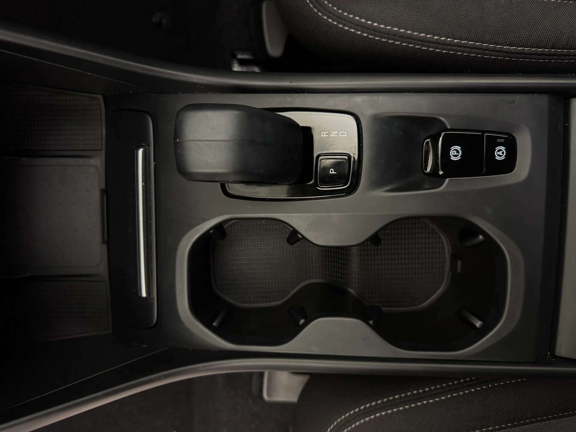 2022 VOLVO XC40 2022 VOLVO XC40