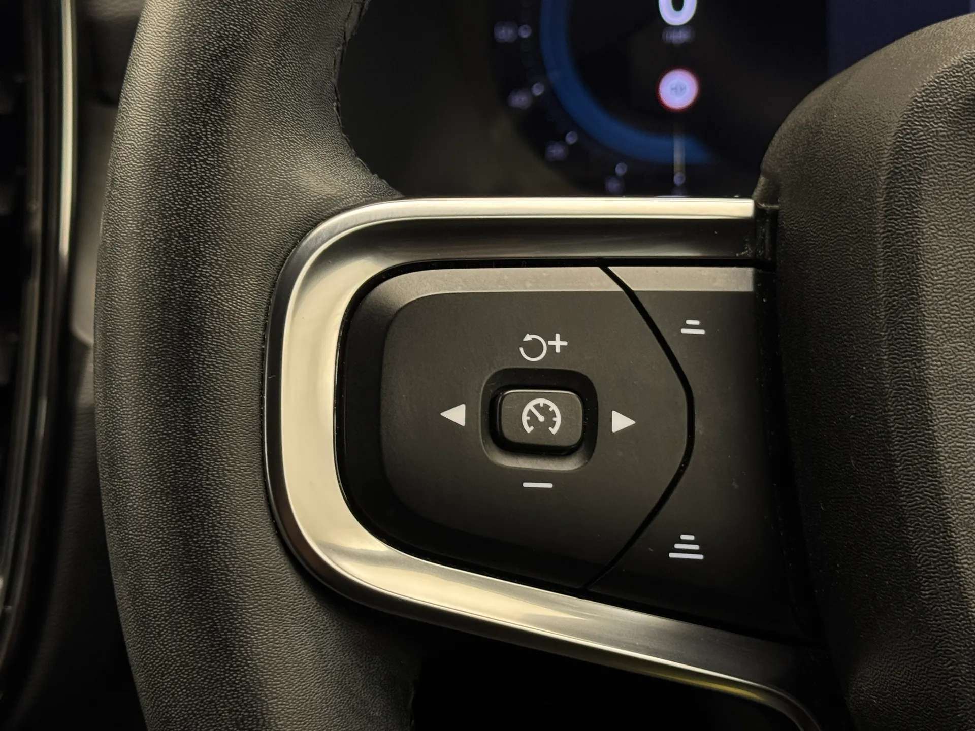 2022 VOLVO XC40 2022 VOLVO XC40