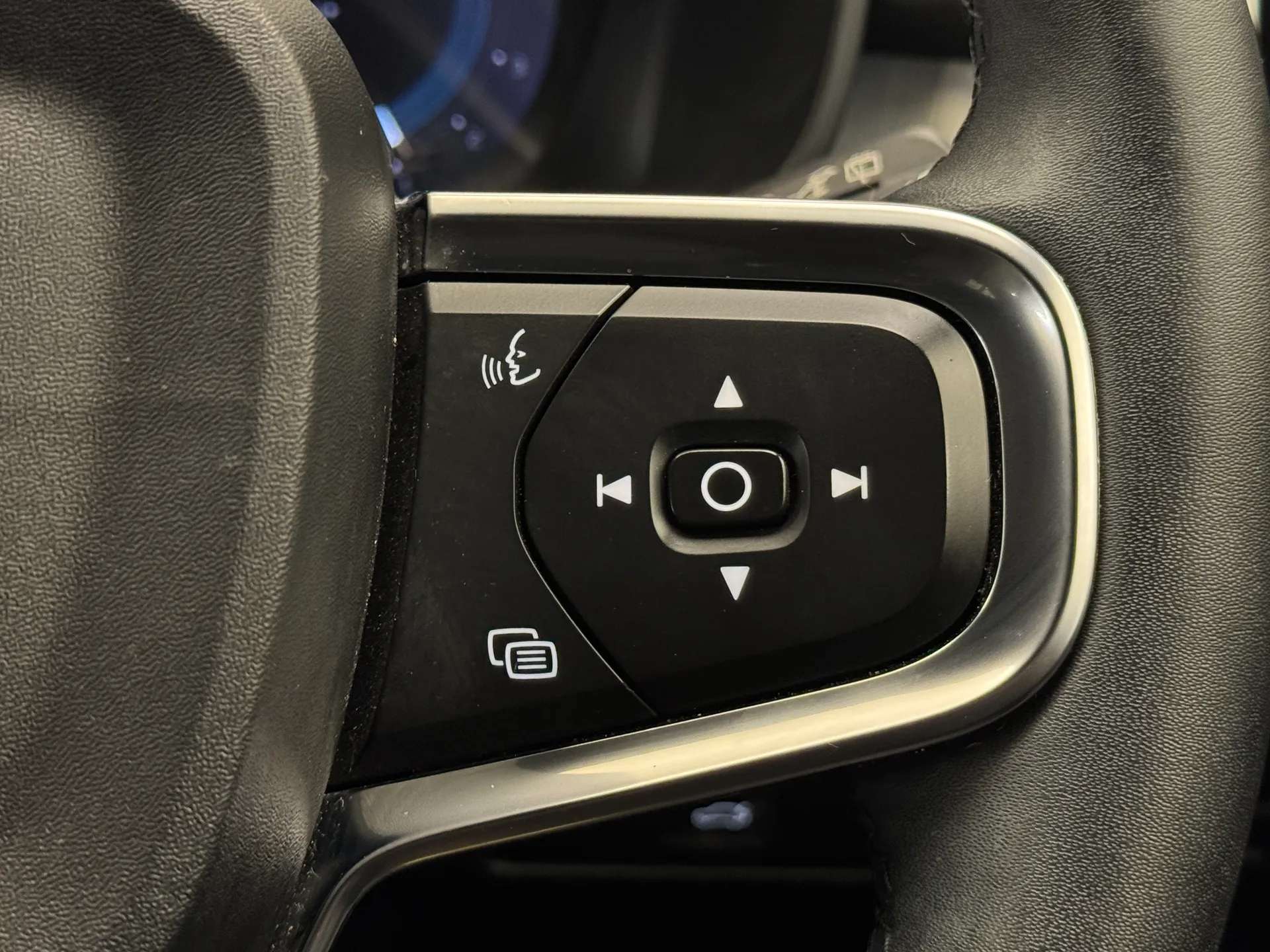 2022 VOLVO XC40 2022 VOLVO XC40