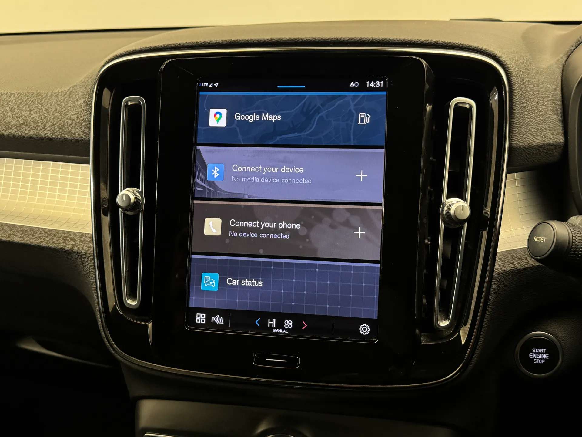 2022 VOLVO XC40 2022 VOLVO XC40