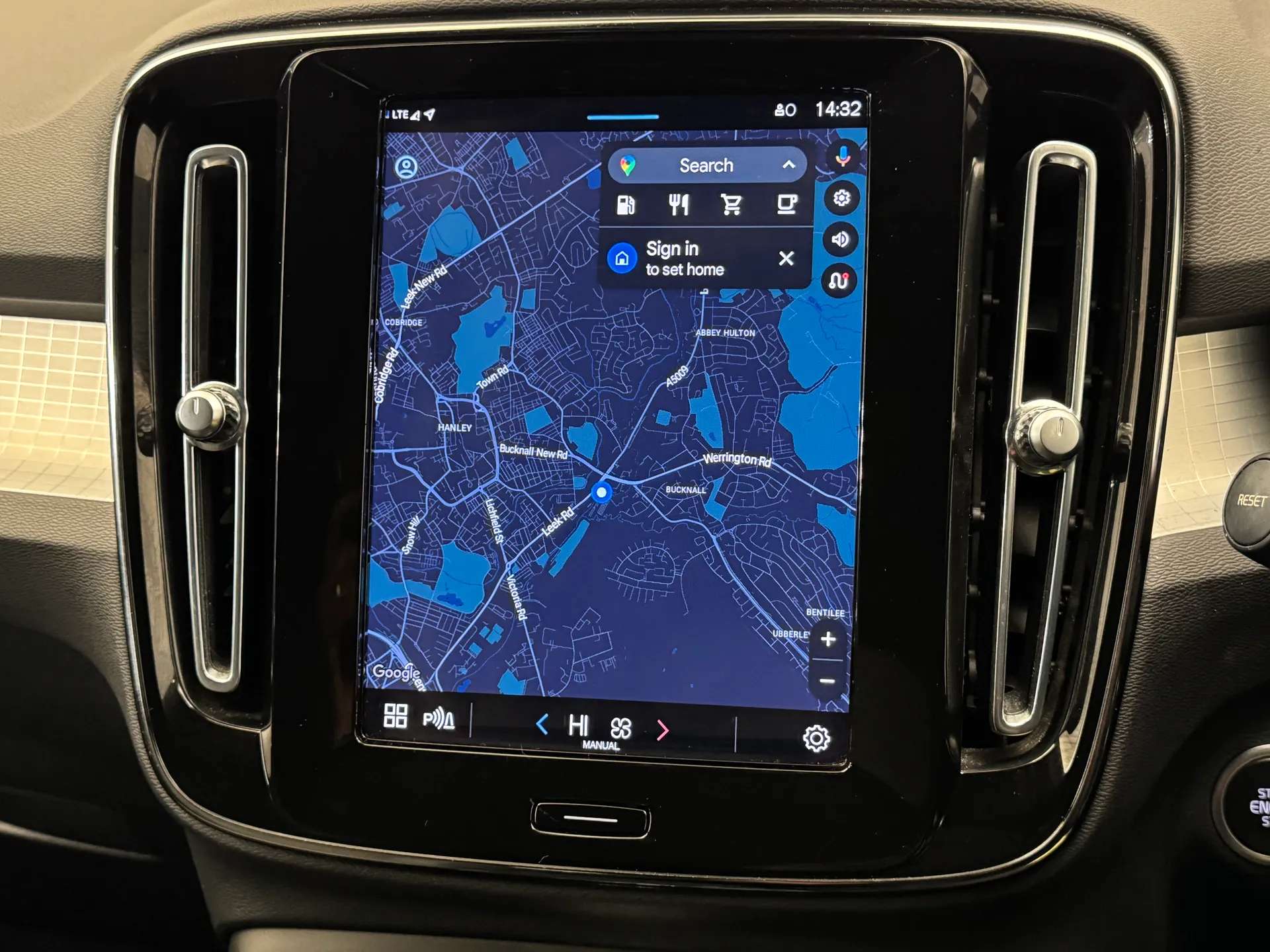 2022 VOLVO XC40 2022 VOLVO XC40