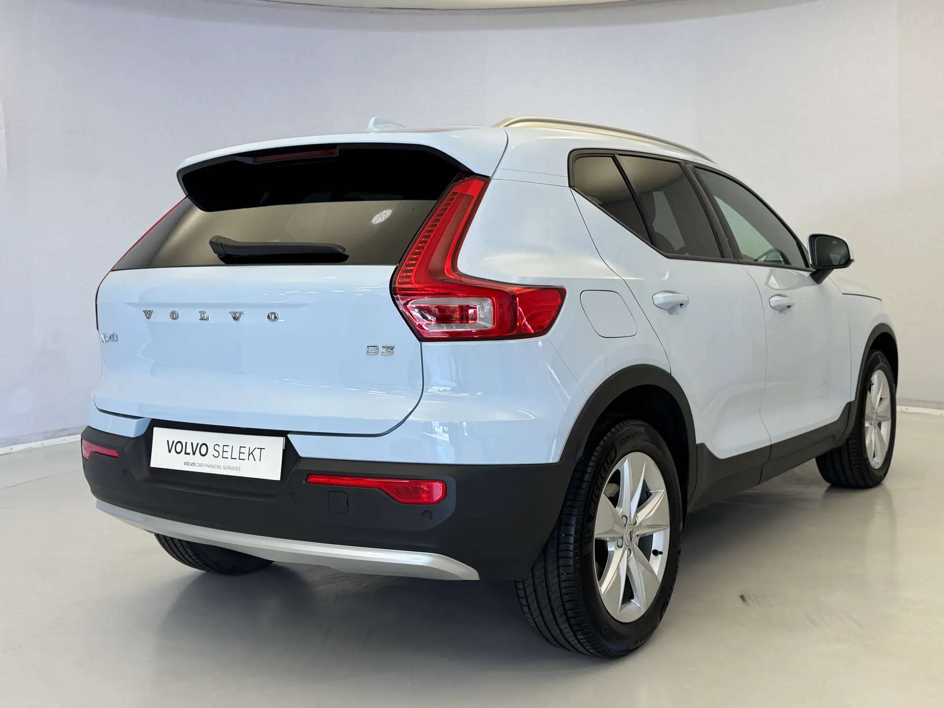 A 2024 VOLVO XC40 2.0 B3P Core 5dr Auto A 2024 VOLVO XC40 2.0 B3P Core 5dr Auto