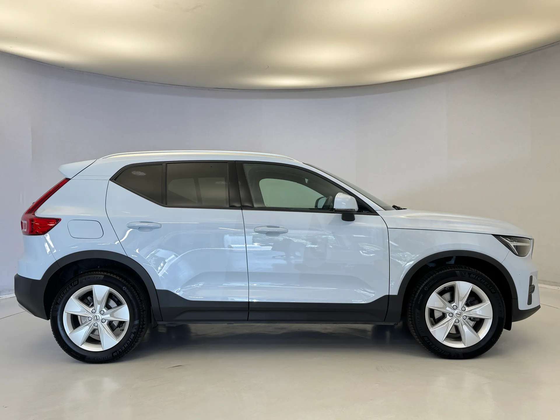 2024 VOLVO XC40 2024 VOLVO XC40