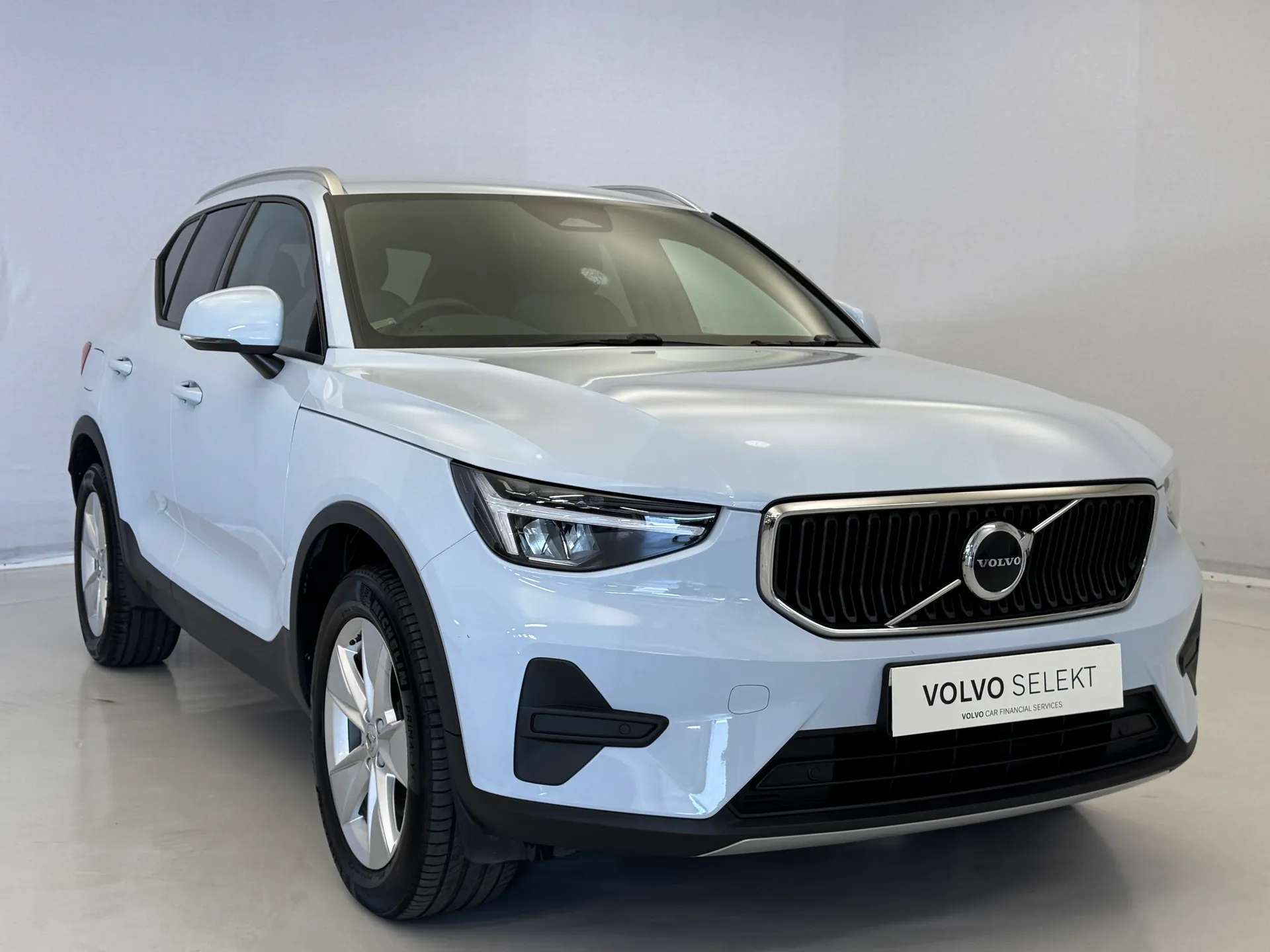 A 2024 VOLVO XC40 2.0 B3P Core 5dr Auto A 2024 VOLVO XC40 2.0 B3P Core 5dr Auto