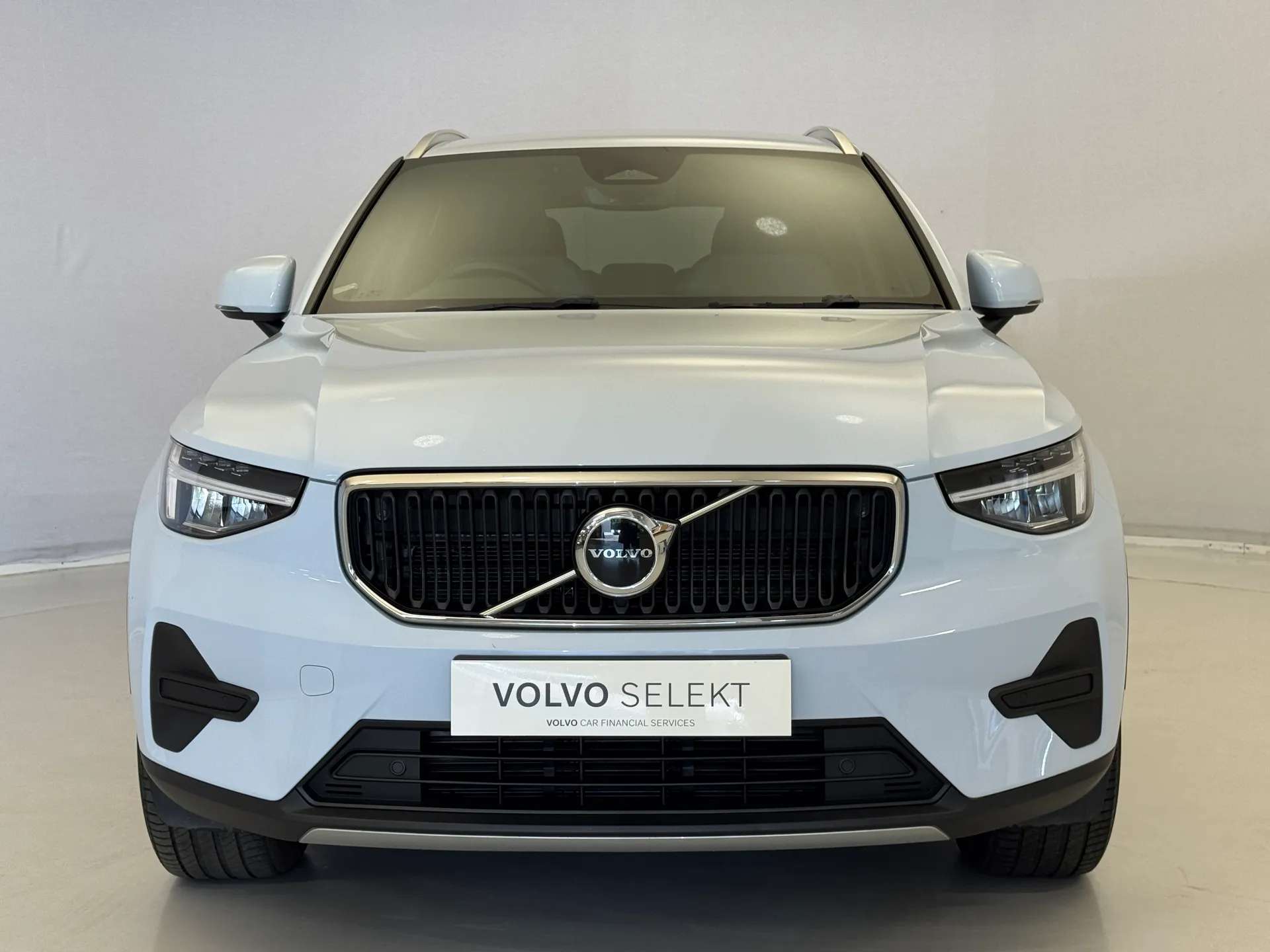 A 2024 VOLVO XC40 2.0 B3P Core 5dr Auto A 2024 VOLVO XC40 2.0 B3P Core 5dr Auto