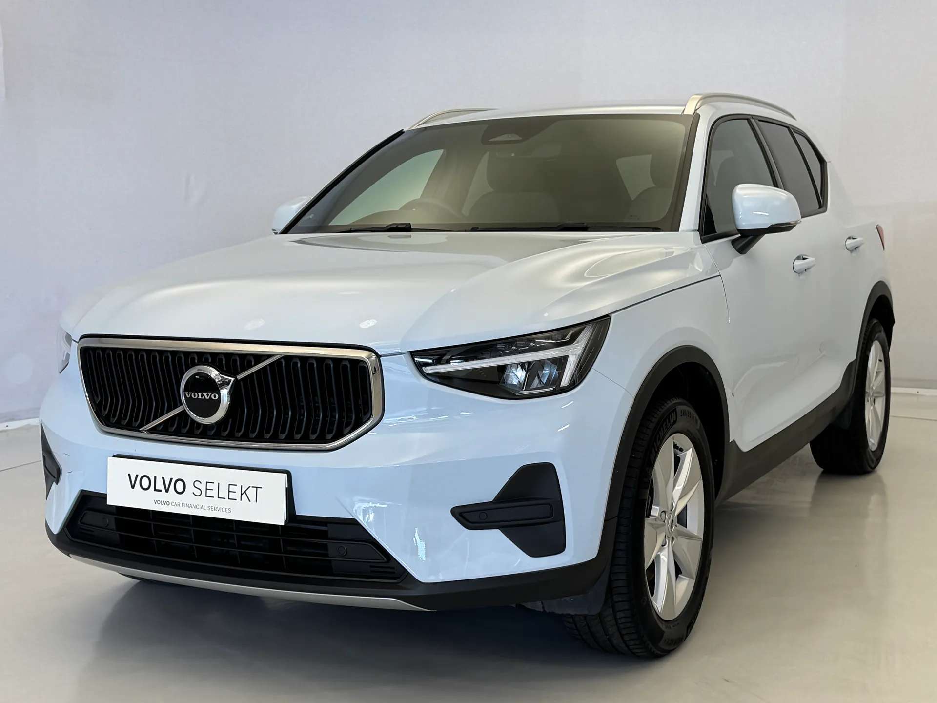 A 2024 VOLVO XC40 2.0 B3P Core 5dr Auto A 2024 VOLVO XC40 2.0 B3P Core 5dr Auto