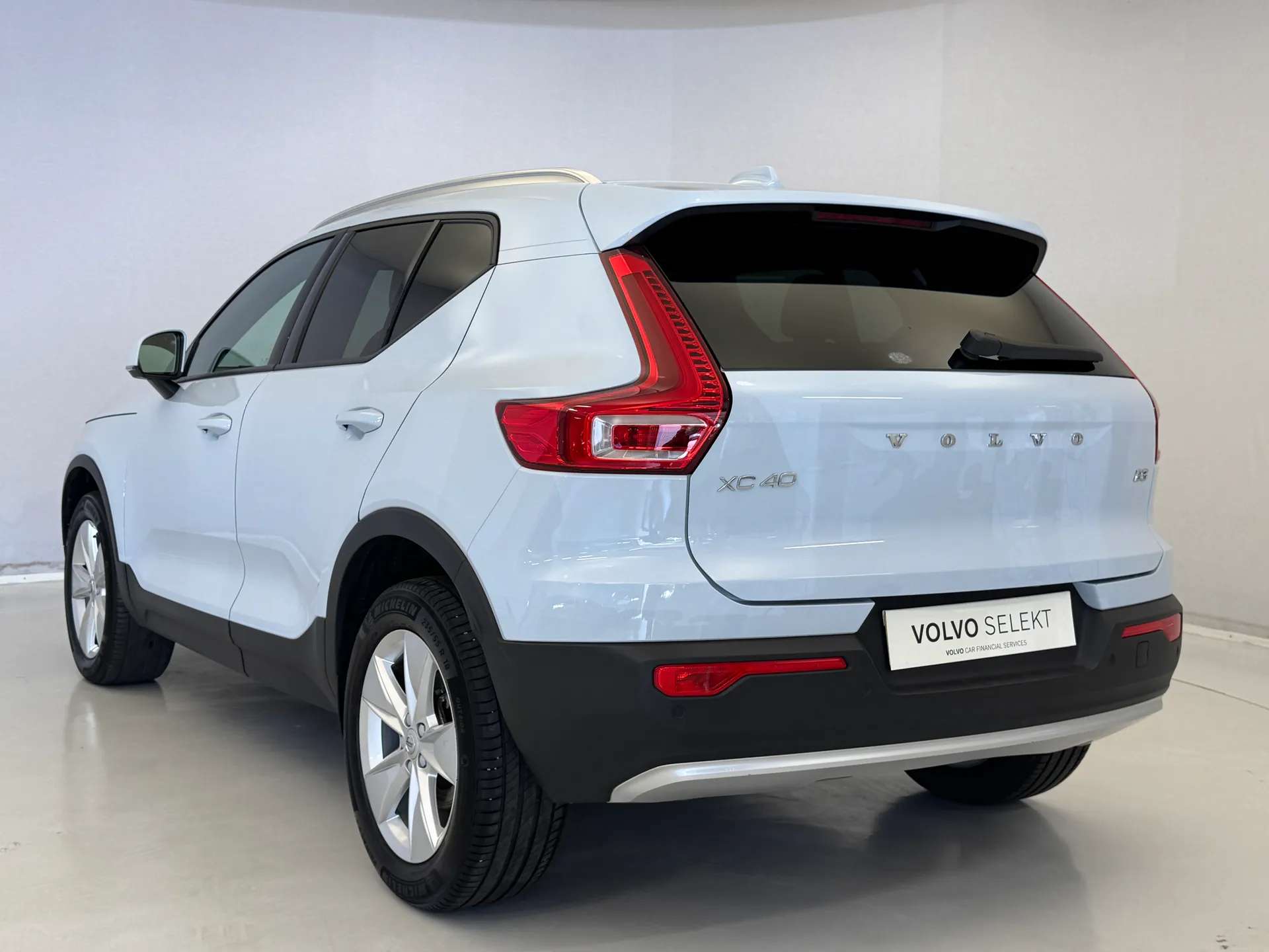 2024 VOLVO XC40 2024 VOLVO XC40