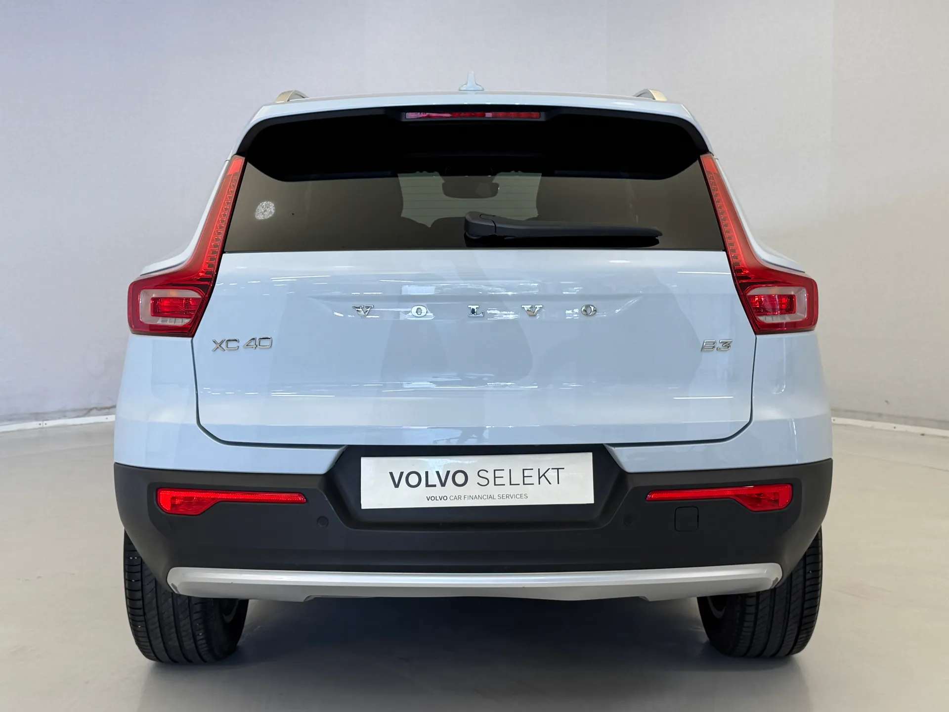 2024 VOLVO XC40 2024 VOLVO XC40