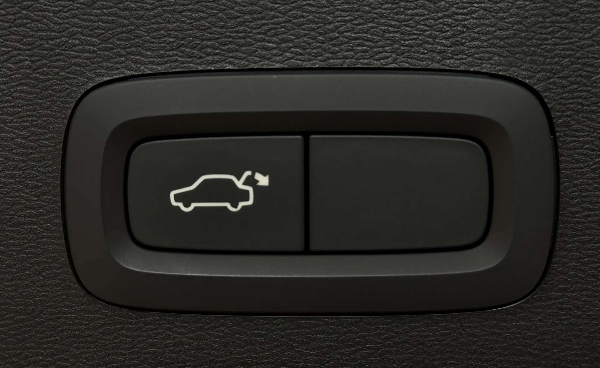 2024 VOLVO XC40 2024 VOLVO XC40