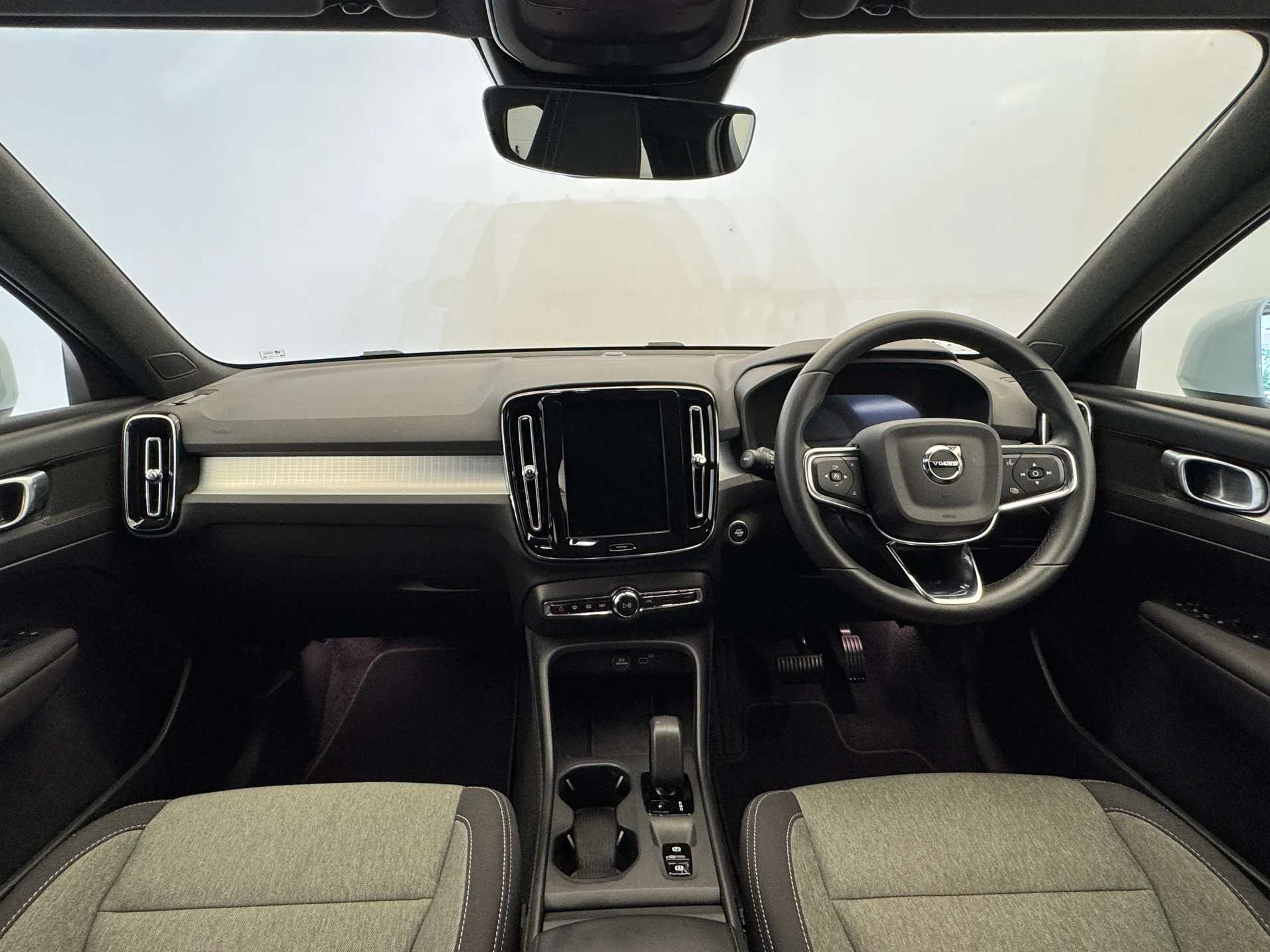 2024 VOLVO XC40 2024 VOLVO XC40