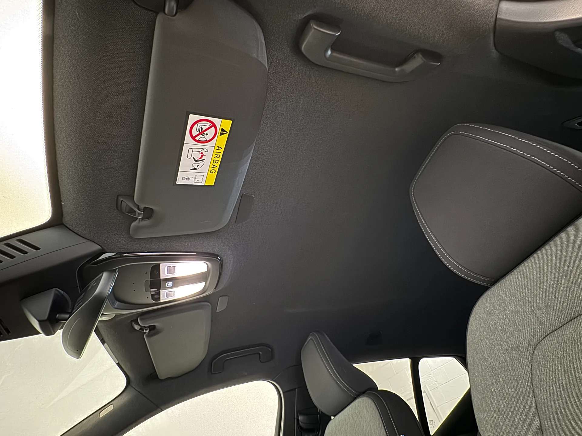 2024 VOLVO XC40 2024 VOLVO XC40