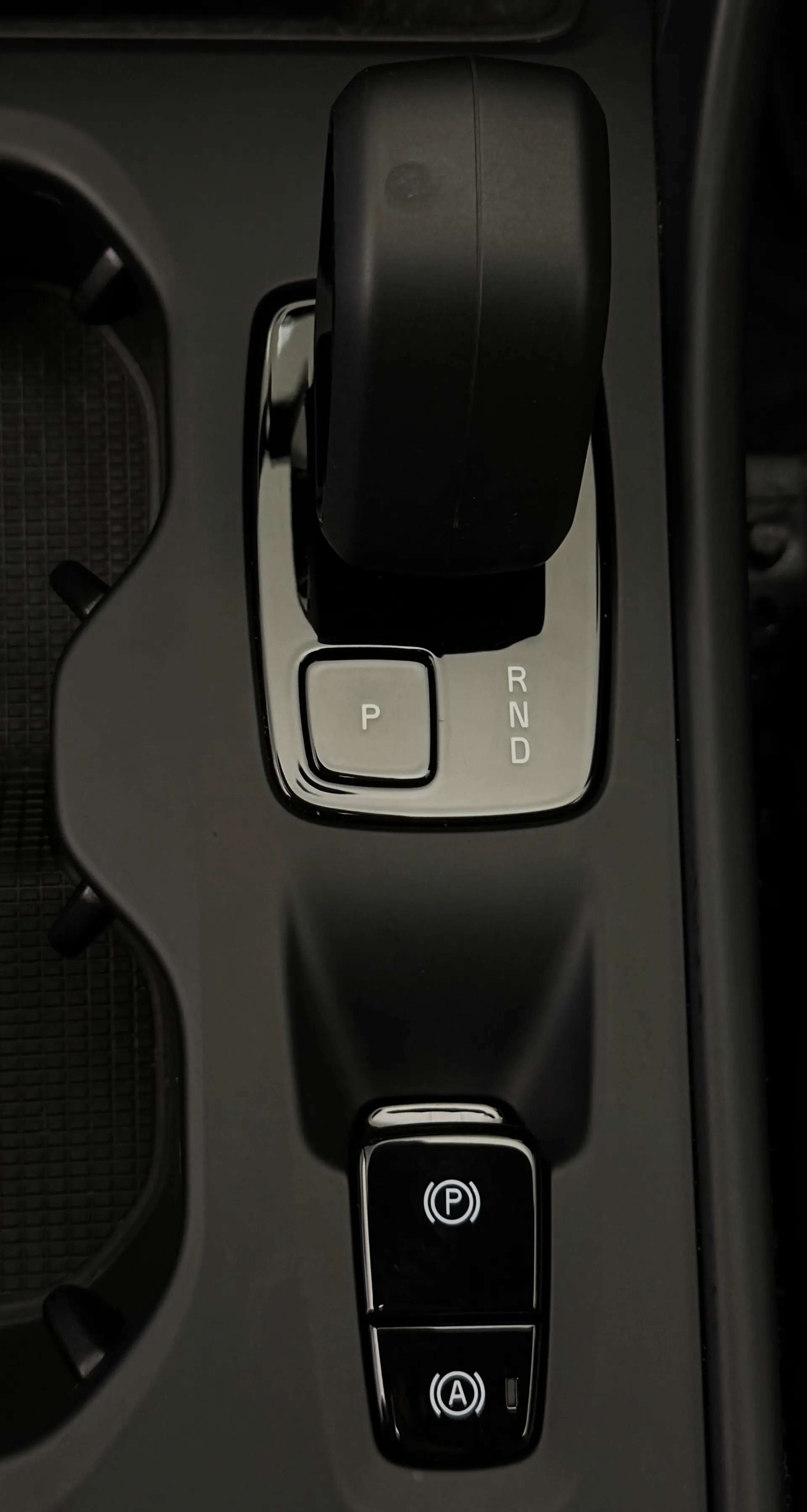2024 VOLVO XC40 2024 VOLVO XC40