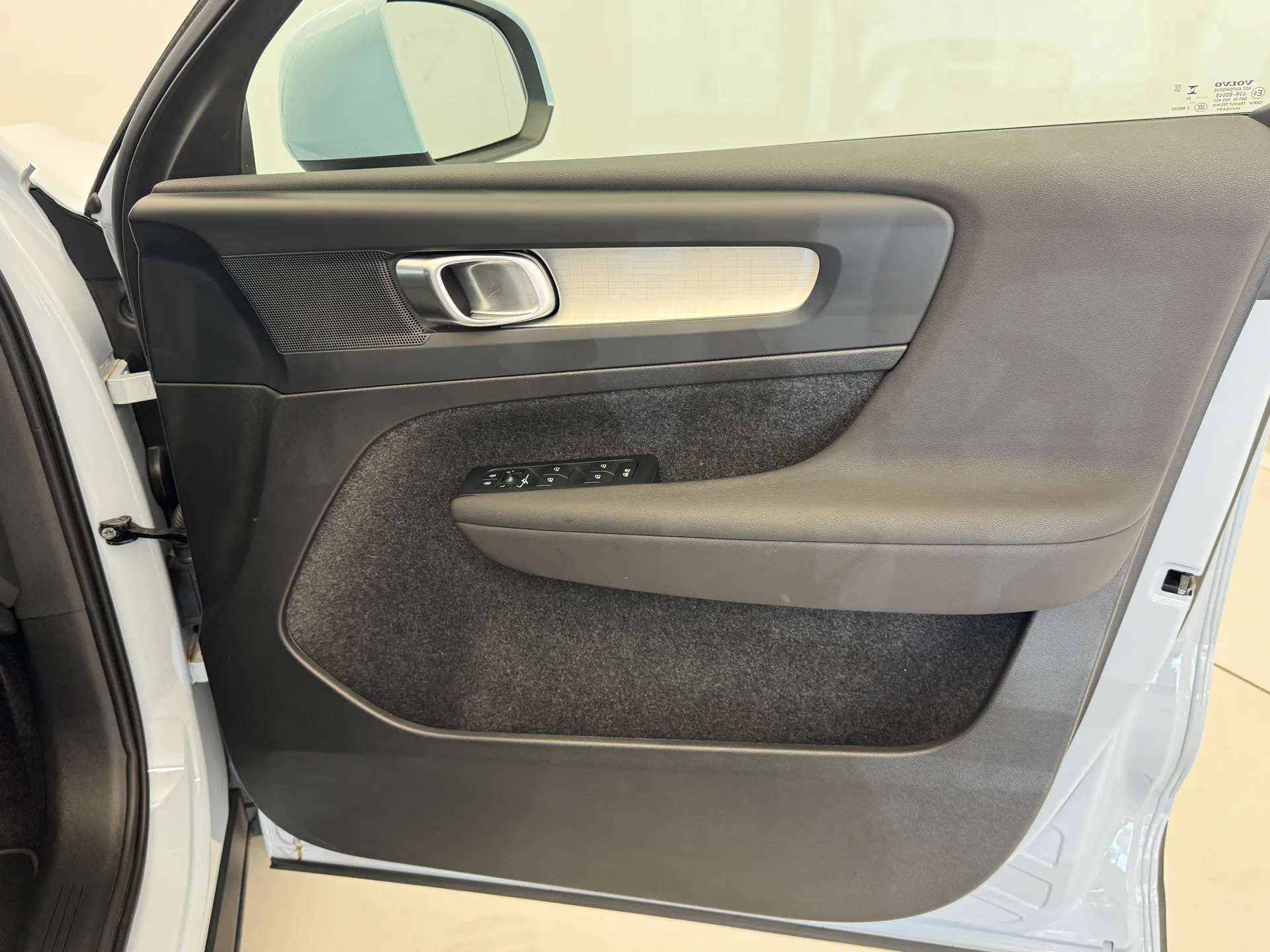 2024 VOLVO XC40 2024 VOLVO XC40