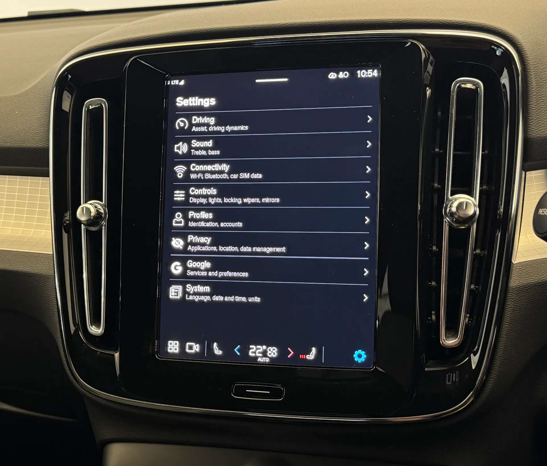 2024 VOLVO XC40 2024 VOLVO XC40