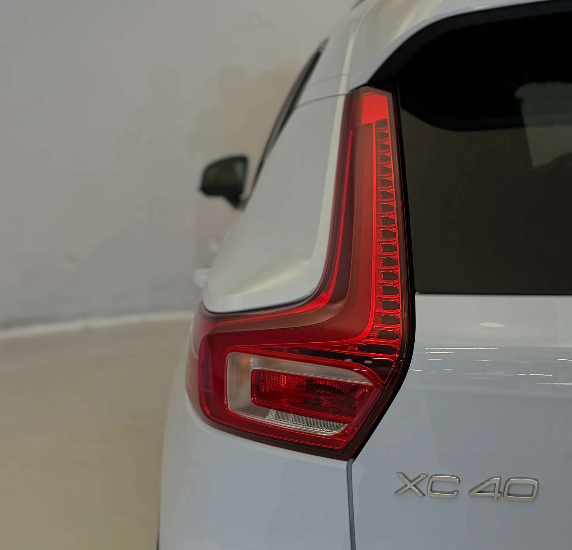 2024 VOLVO XC40 2024 VOLVO XC40