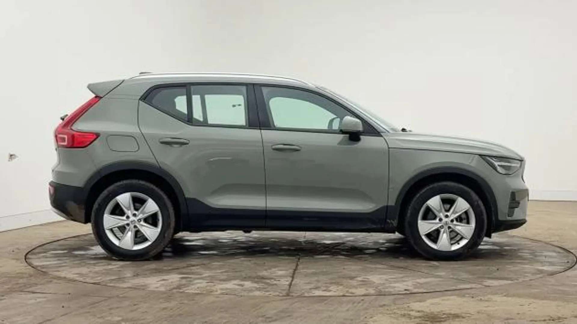 A 2025 VOLVO XC40 2.0 B3P Core 5dr Auto A 2025 VOLVO XC40 2.0 B3P Core 5dr Auto