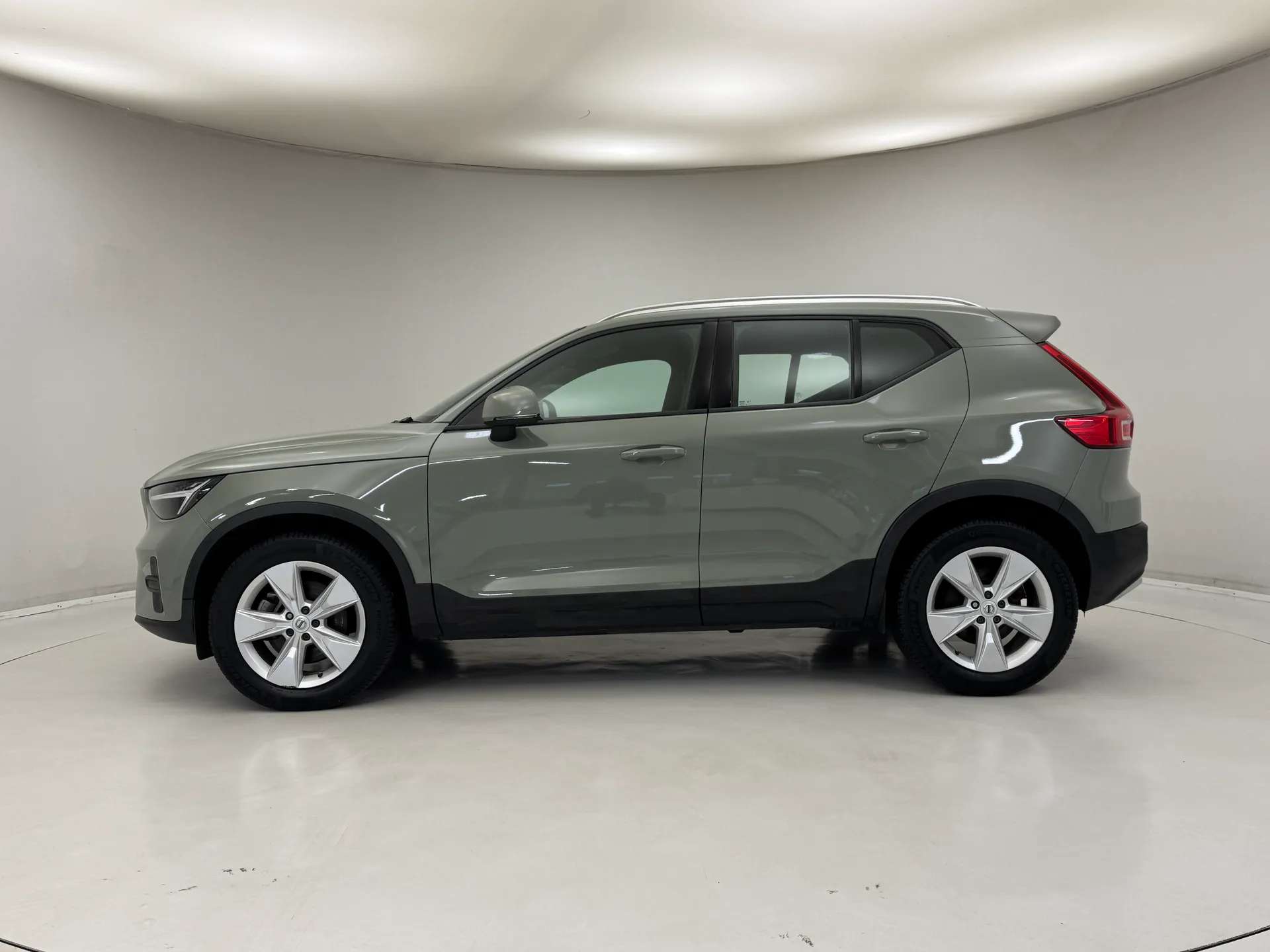 A 2025 VOLVO XC40 2.0 B3P Core 5dr Auto A 2025 VOLVO XC40 2.0 B3P Core 5dr Auto