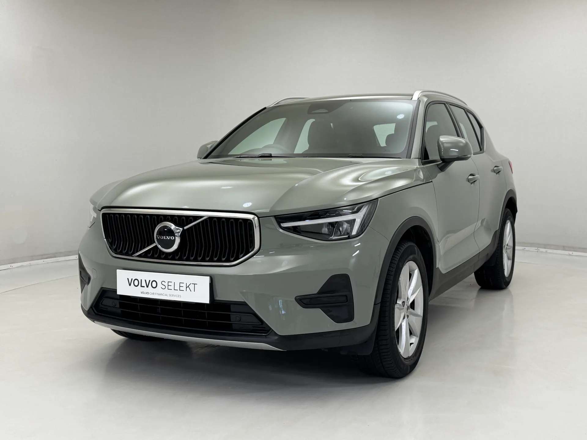 A 2025 VOLVO XC40 2.0 B3P Core 5dr Auto A 2025 VOLVO XC40 2.0 B3P Core 5dr Auto