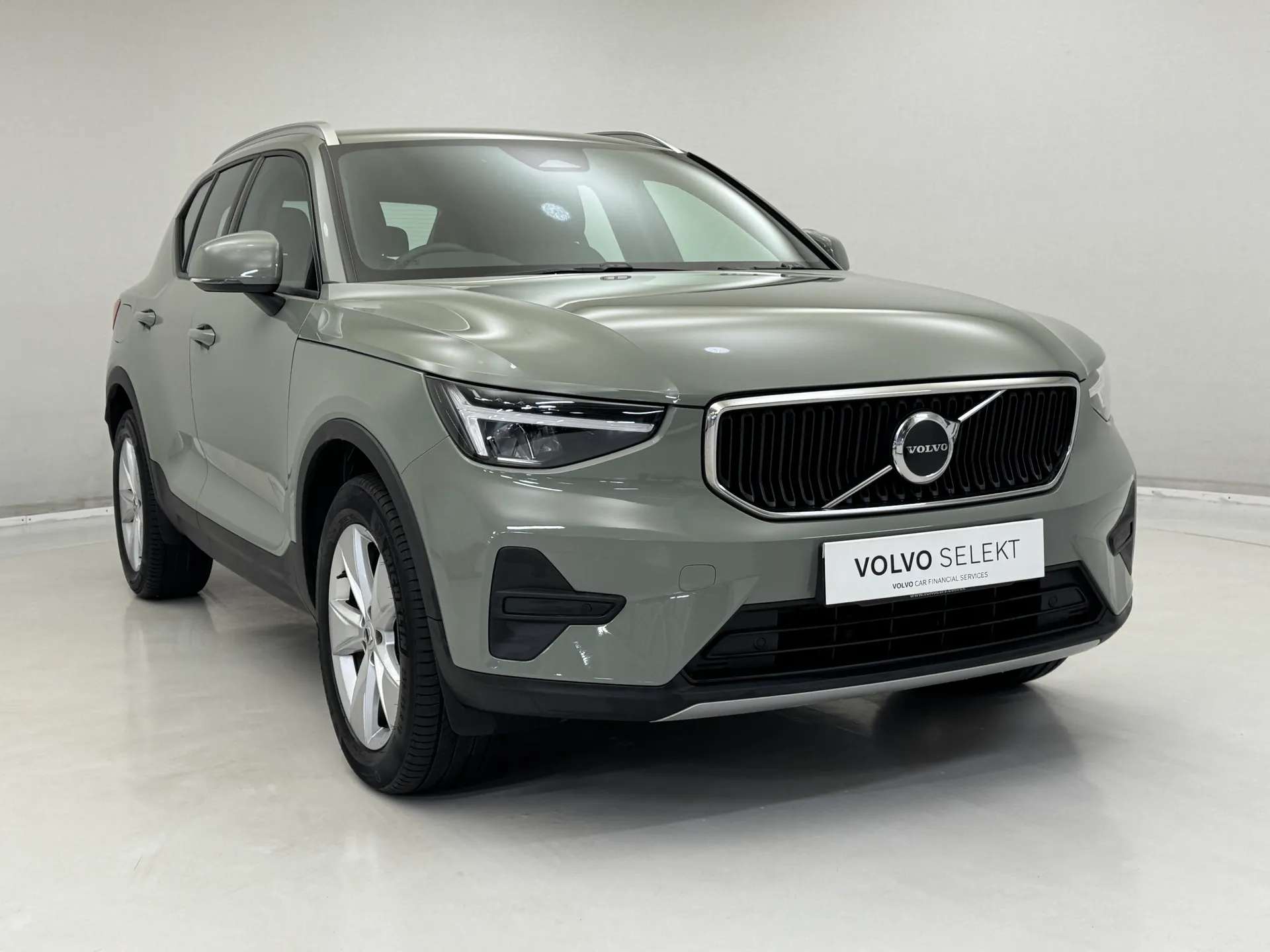 A 2025 VOLVO XC40 2.0 B3P Core 5dr Auto A 2025 VOLVO XC40 2.0 B3P Core 5dr Auto