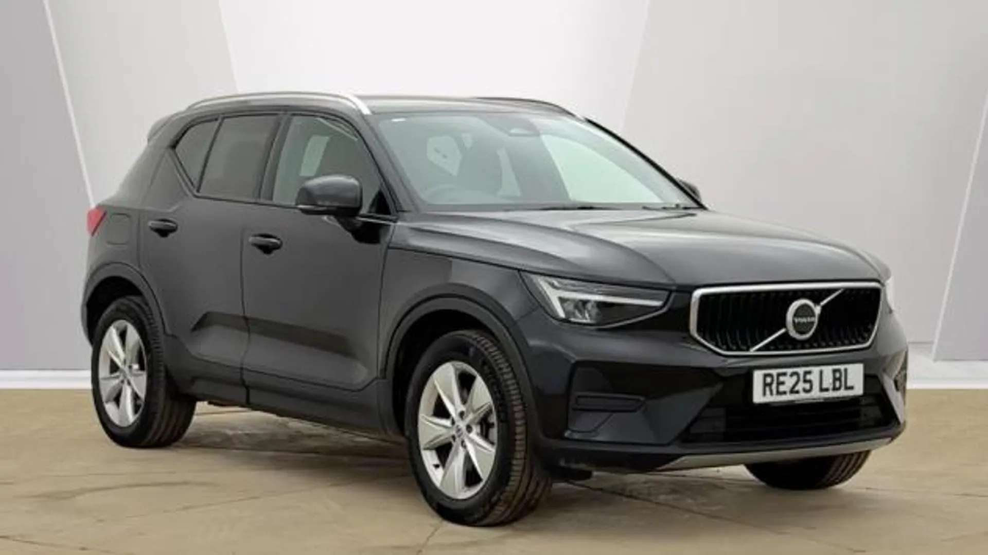 A 2025 VOLVO XC40 2.0 B3P Core 5dr Auto A 2025 VOLVO XC40 2.0 B3P Core 5dr Auto