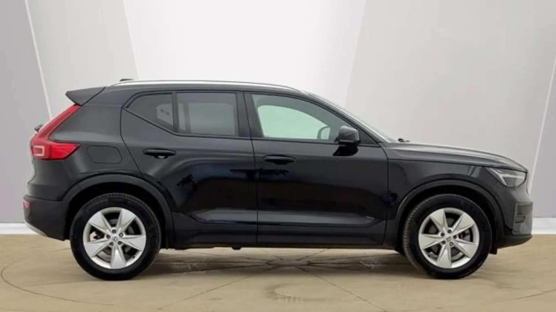 A 2025 VOLVO XC40 2.0 B3P Core 5dr Auto A 2025 VOLVO XC40 2.0 B3P Core 5dr Auto