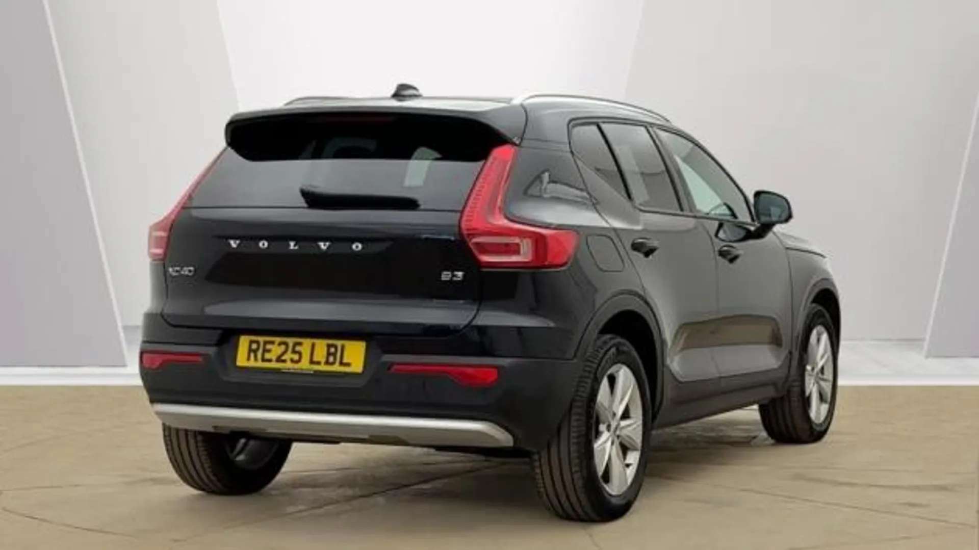 A 2025 VOLVO XC40 2.0 B3P Core 5dr Auto A 2025 VOLVO XC40 2.0 B3P Core 5dr Auto