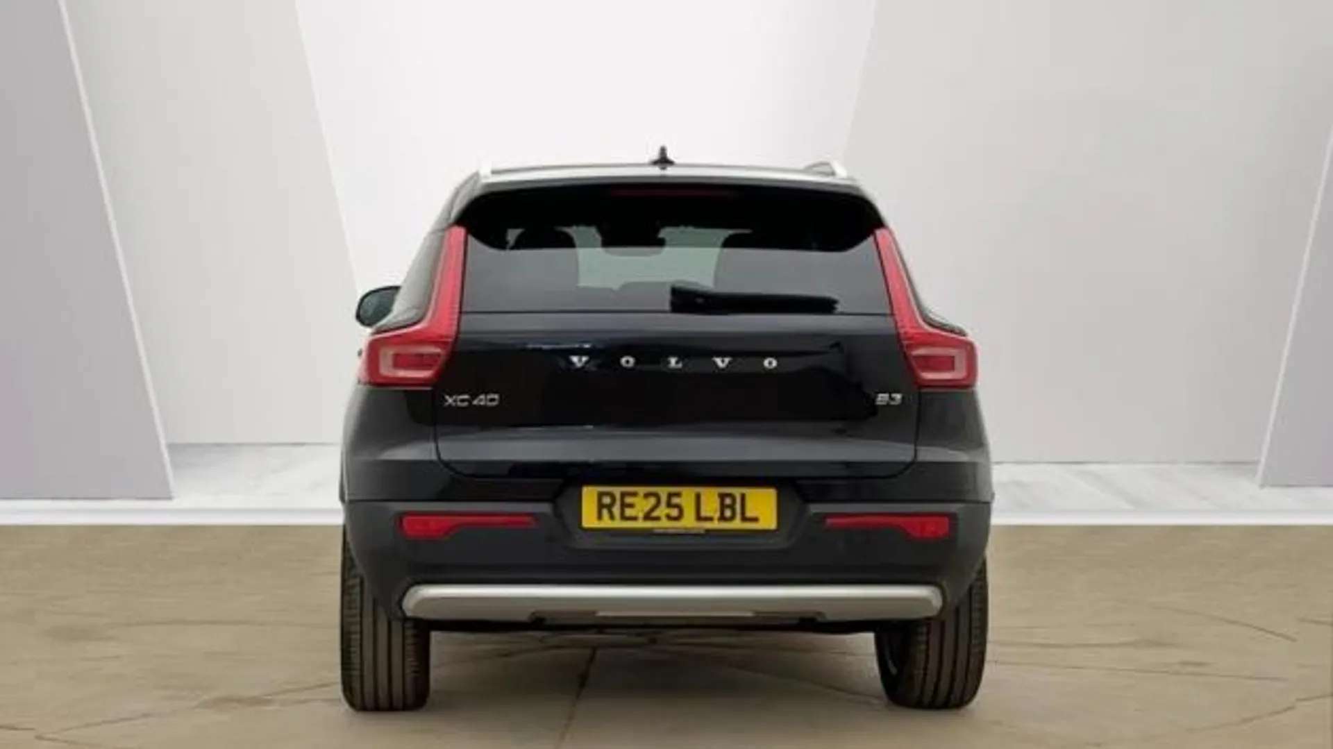 A 2025 VOLVO XC40 2.0 B3P Core 5dr Auto A 2025 VOLVO XC40 2.0 B3P Core 5dr Auto