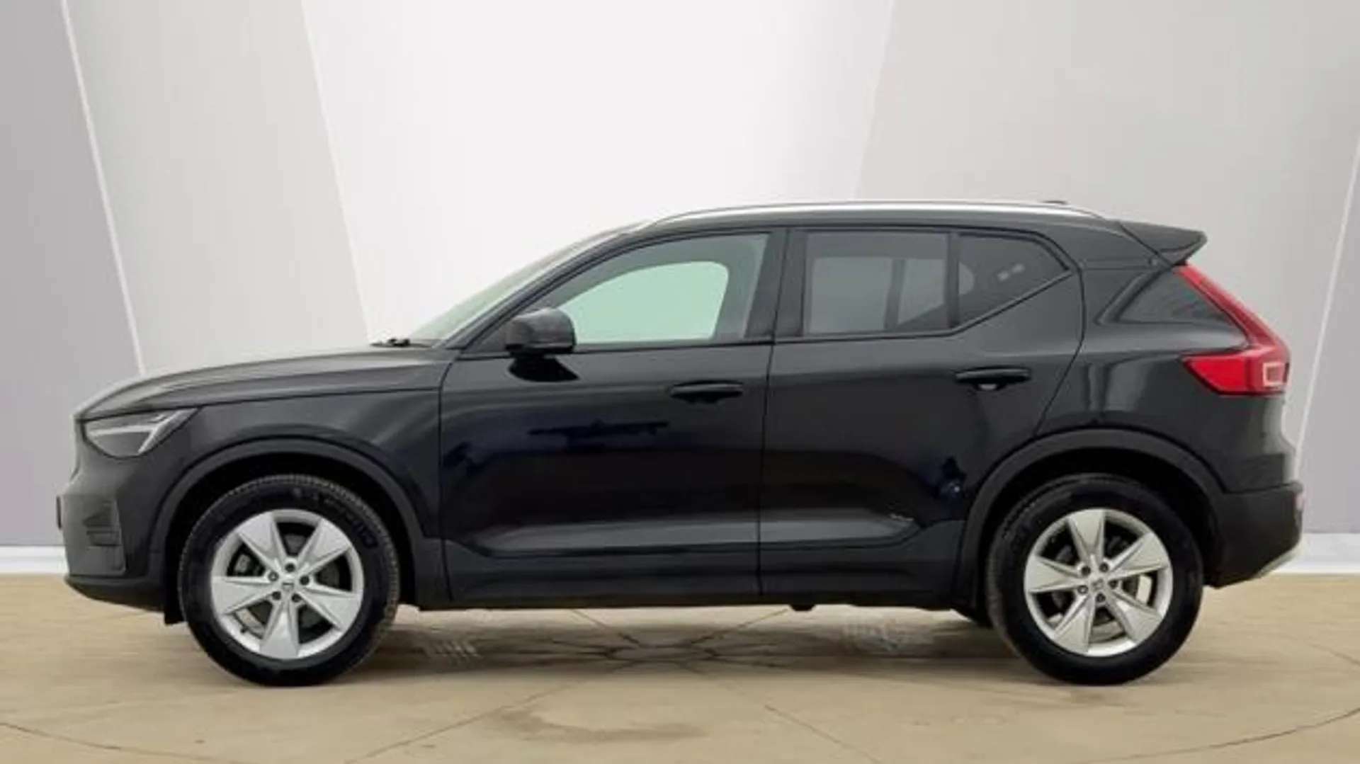 2025 VOLVO XC40 2025 VOLVO XC40