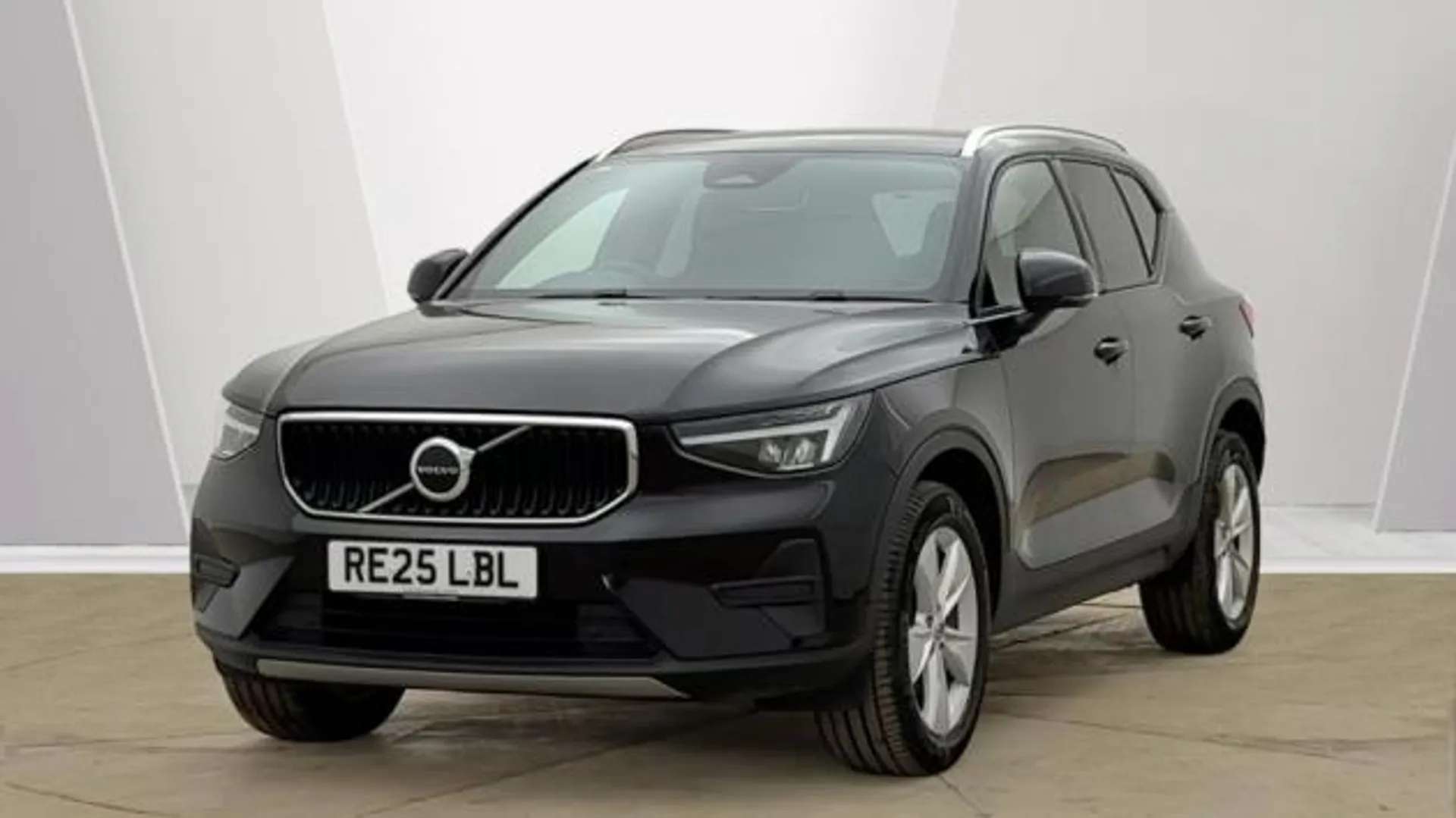 2025 VOLVO XC40 2025 VOLVO XC40