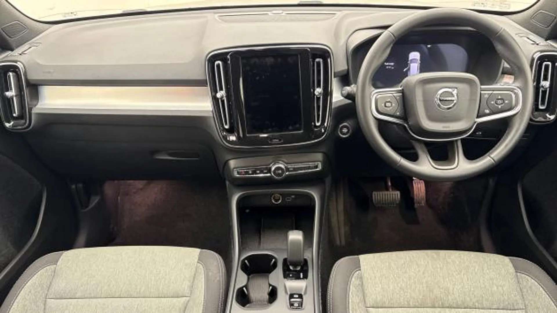 2025 VOLVO XC40 2025 VOLVO XC40