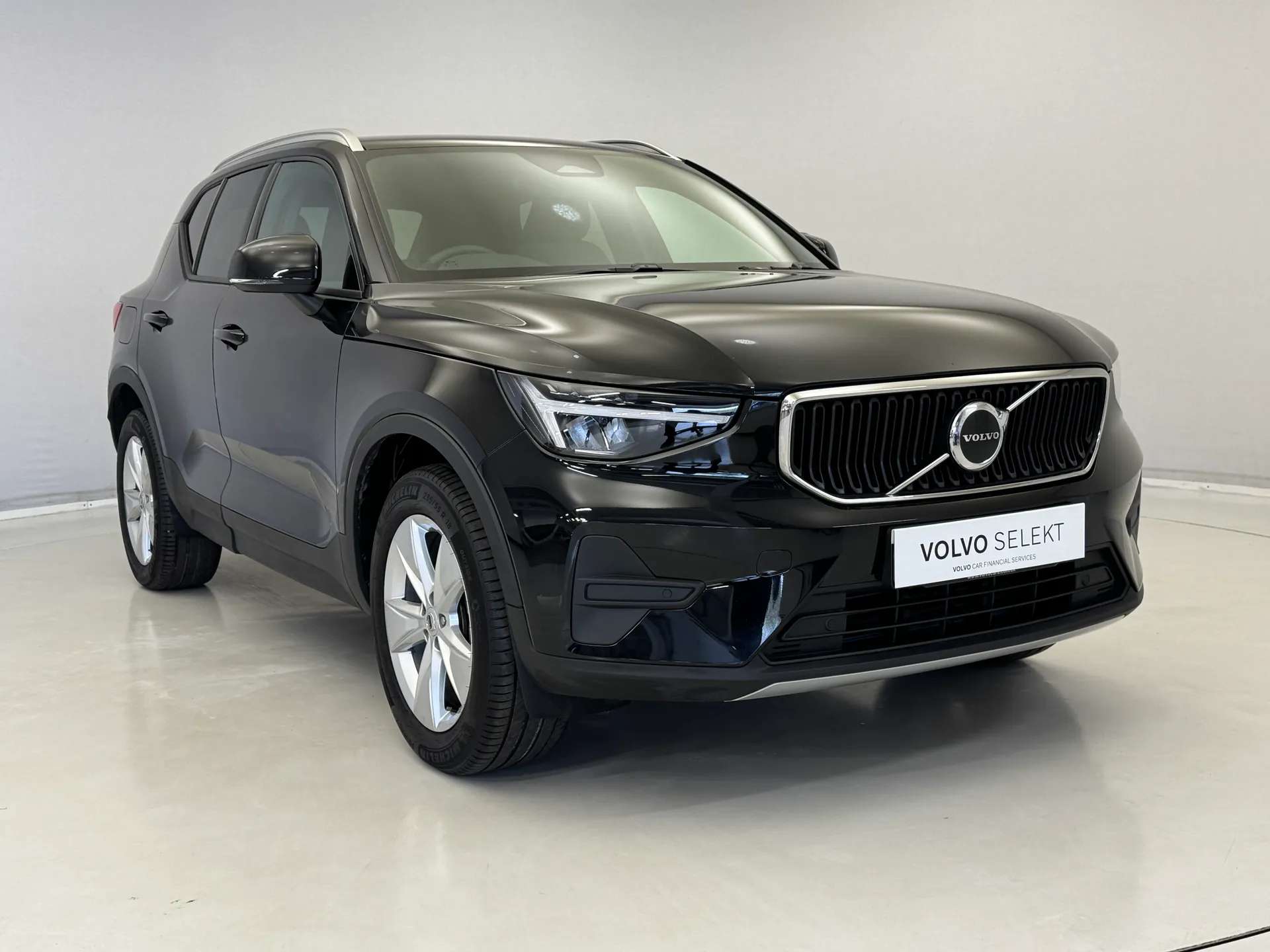 A 2025 VOLVO XC40 2.0 B3P Core 5dr Auto A 2025 VOLVO XC40 2.0 B3P Core 5dr Auto