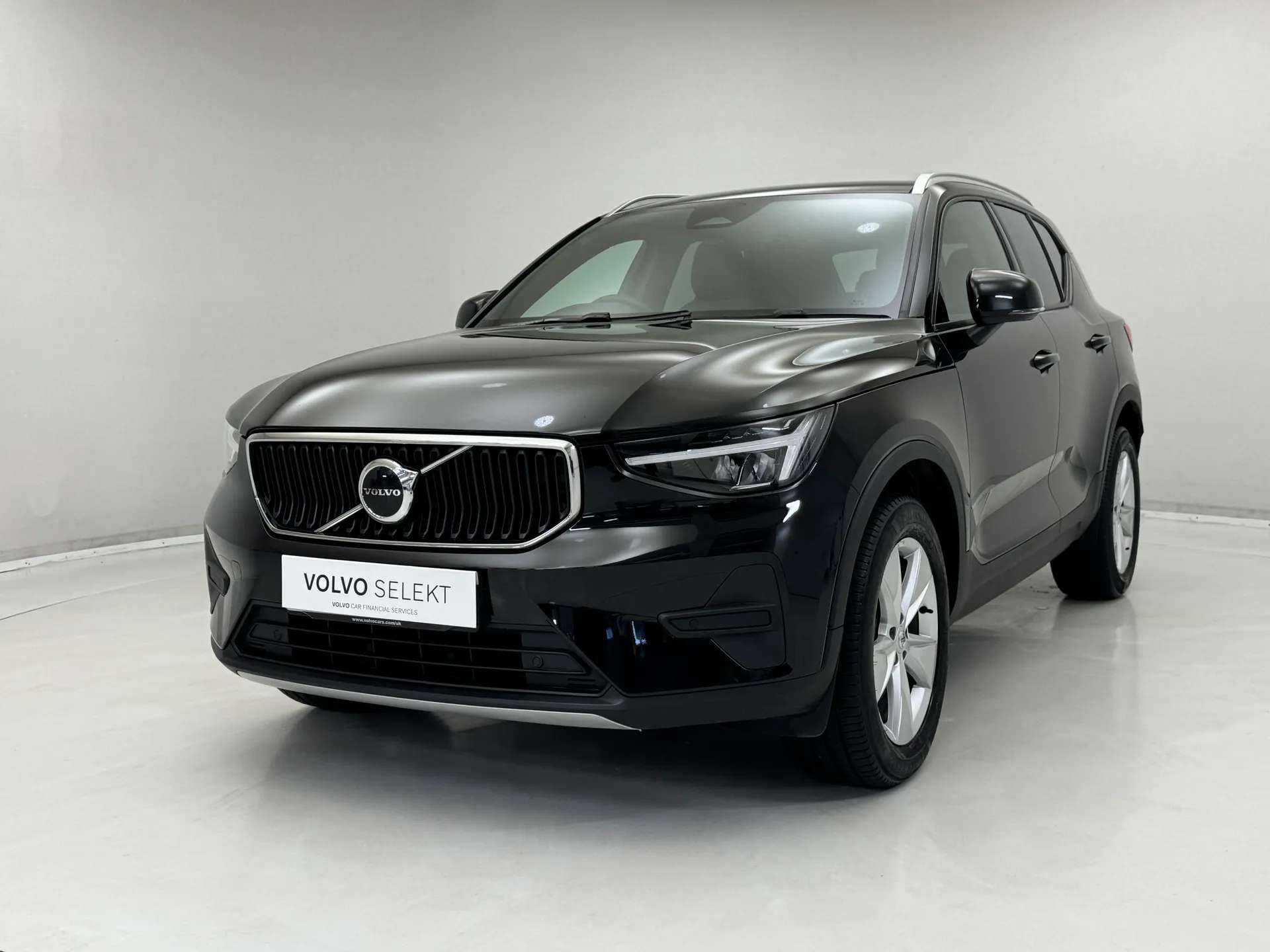 A 2025 VOLVO XC40 2.0 B3P Core 5dr Auto A 2025 VOLVO XC40 2.0 B3P Core 5dr Auto