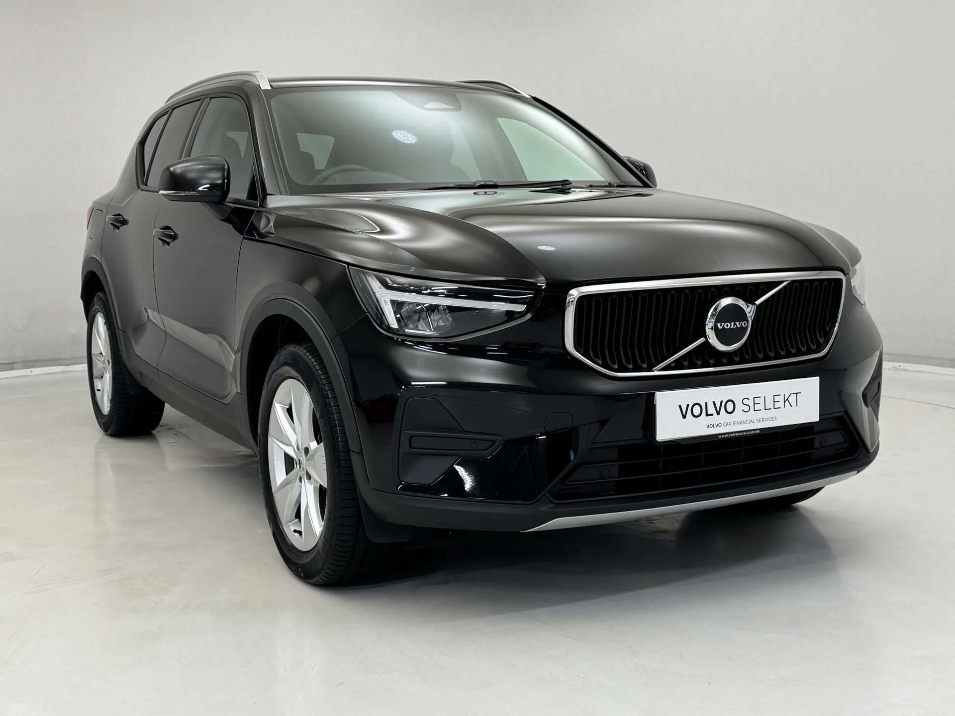 A 2025 VOLVO XC40 2.0 B3P Core 5dr Auto A 2025 VOLVO XC40 2.0 B3P Core 5dr Auto
