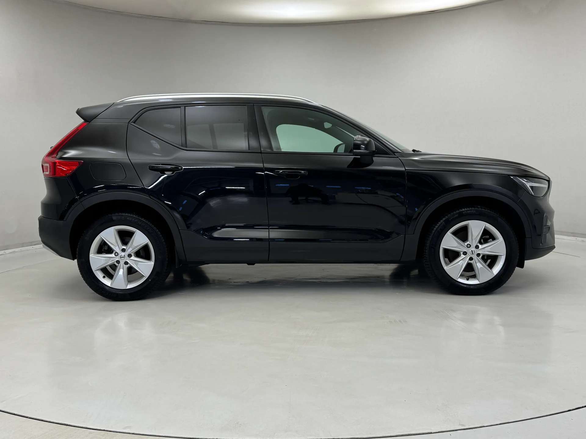 2025 VOLVO XC40 2025 VOLVO XC40